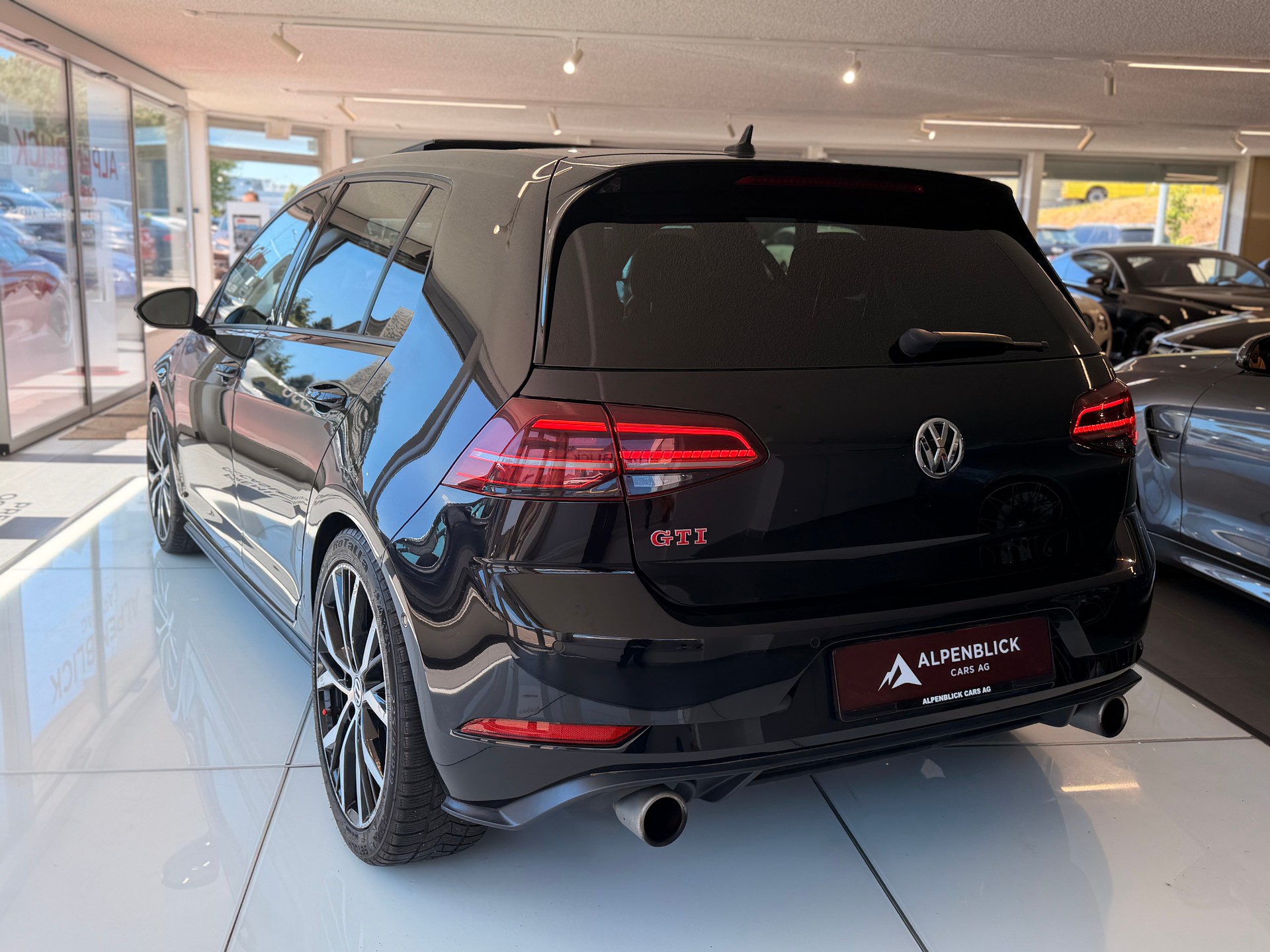 VW Golf 2.0 TSI GTI DSG-image-5