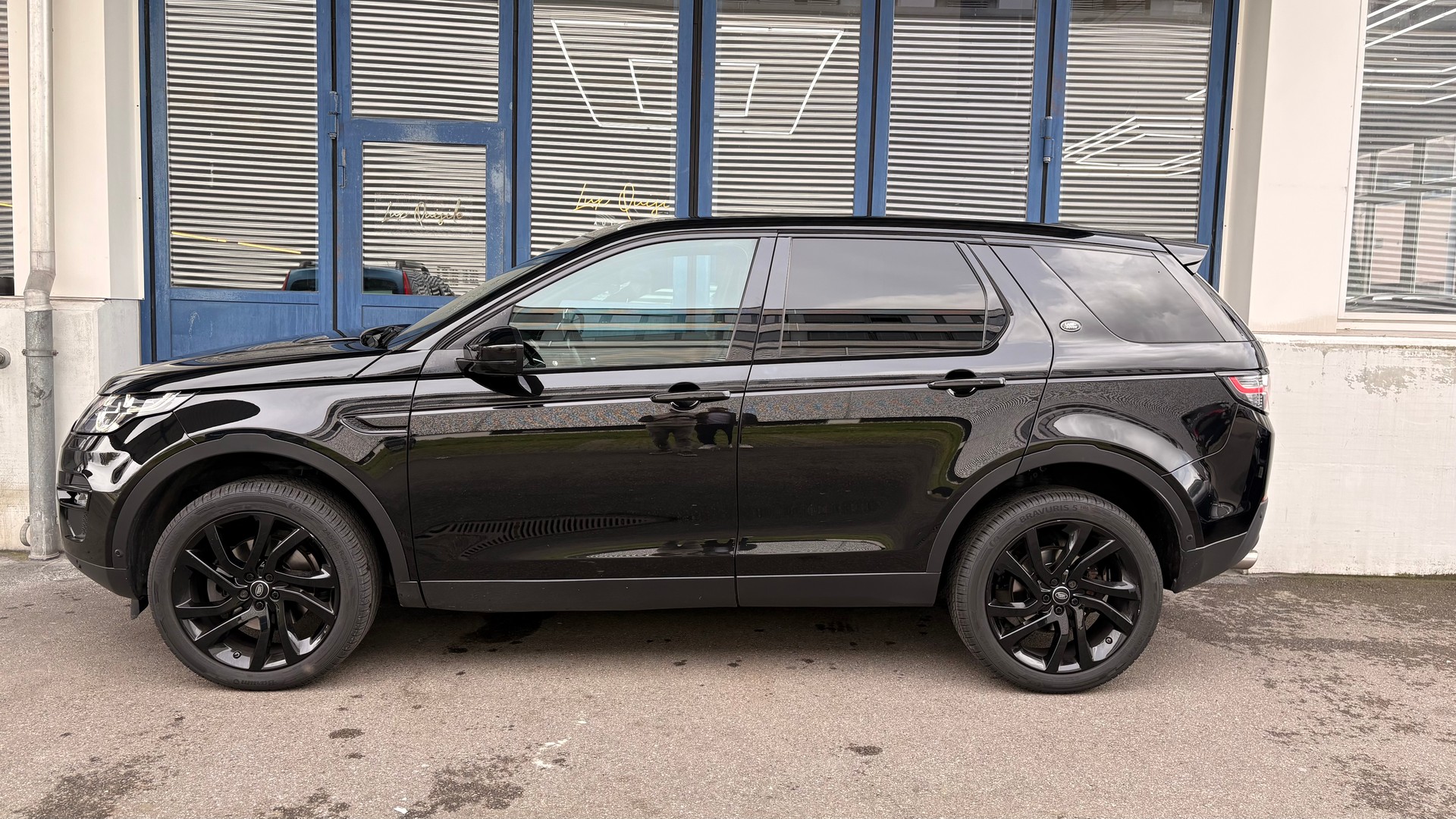 LAND ROVER Discovery Sport 2.0 Si4 HSE Luxury AT9-showroom-element-3