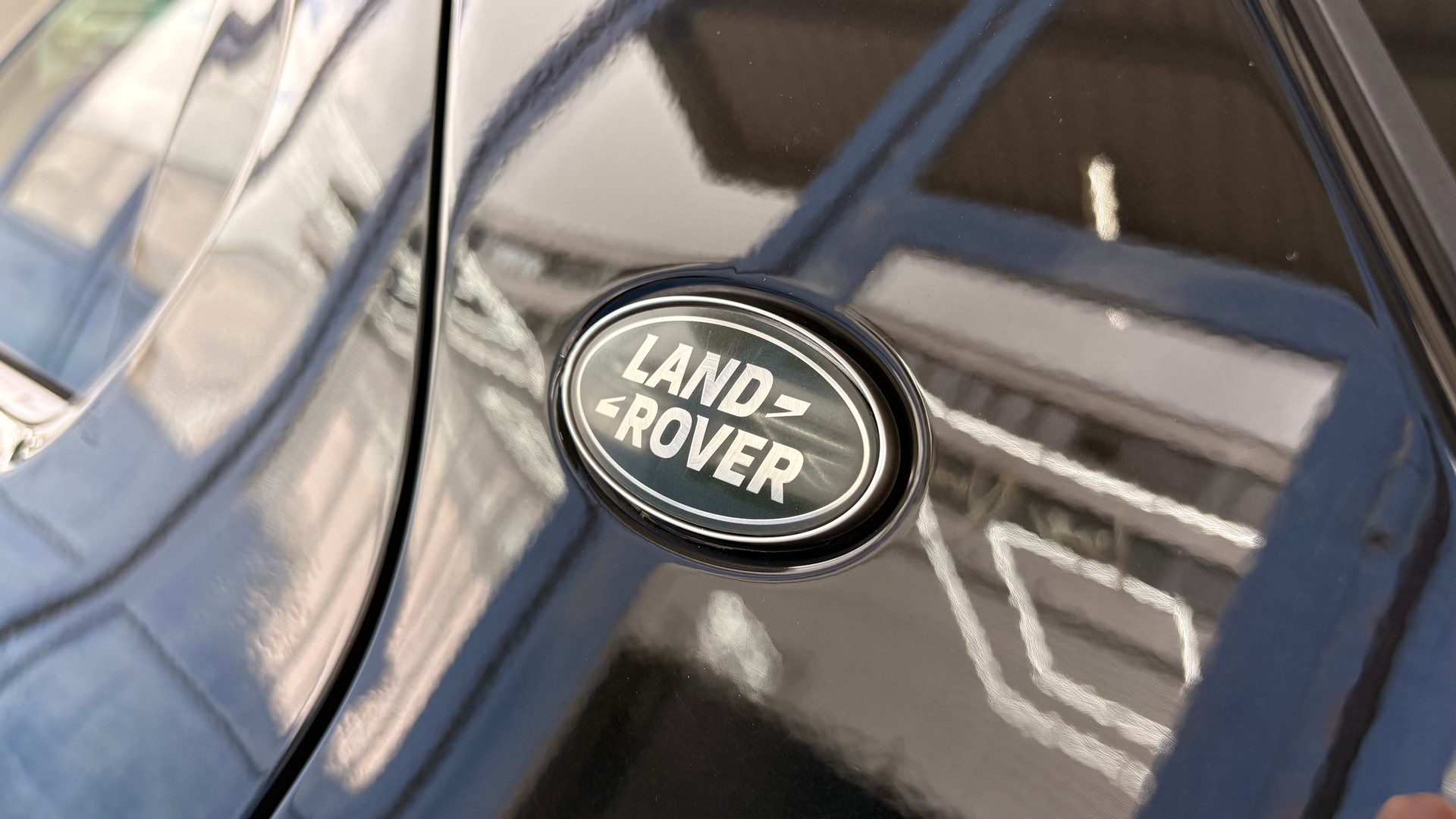 LAND ROVER Discovery Sport 2.0 Si4 HSE Luxury AT9-image-17