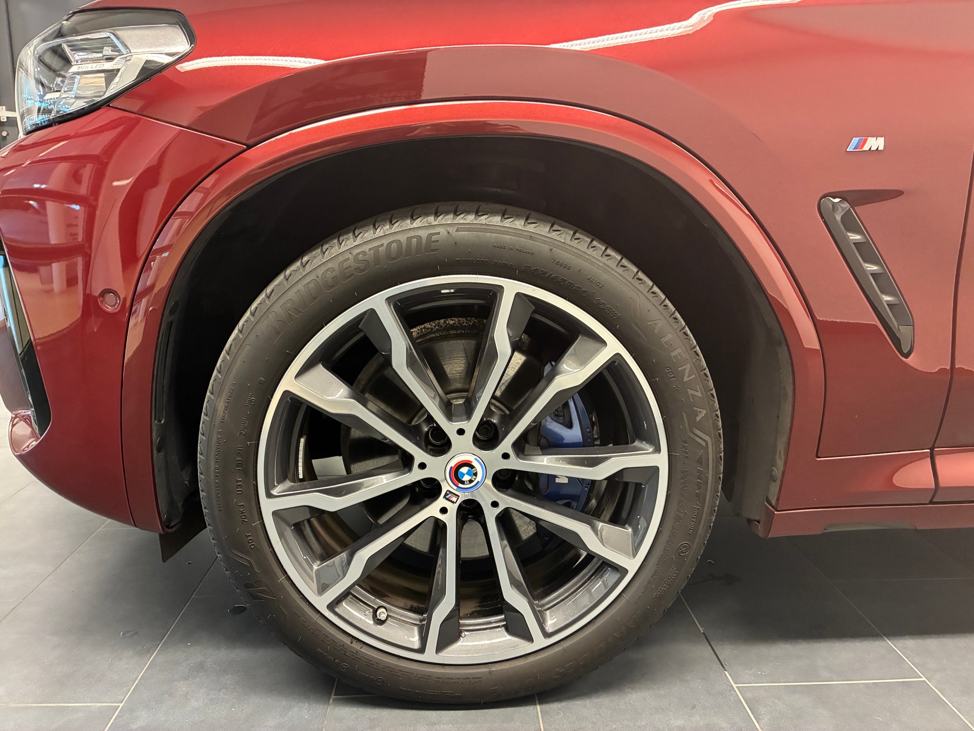 BMW X4 M40i-showroom-element-2