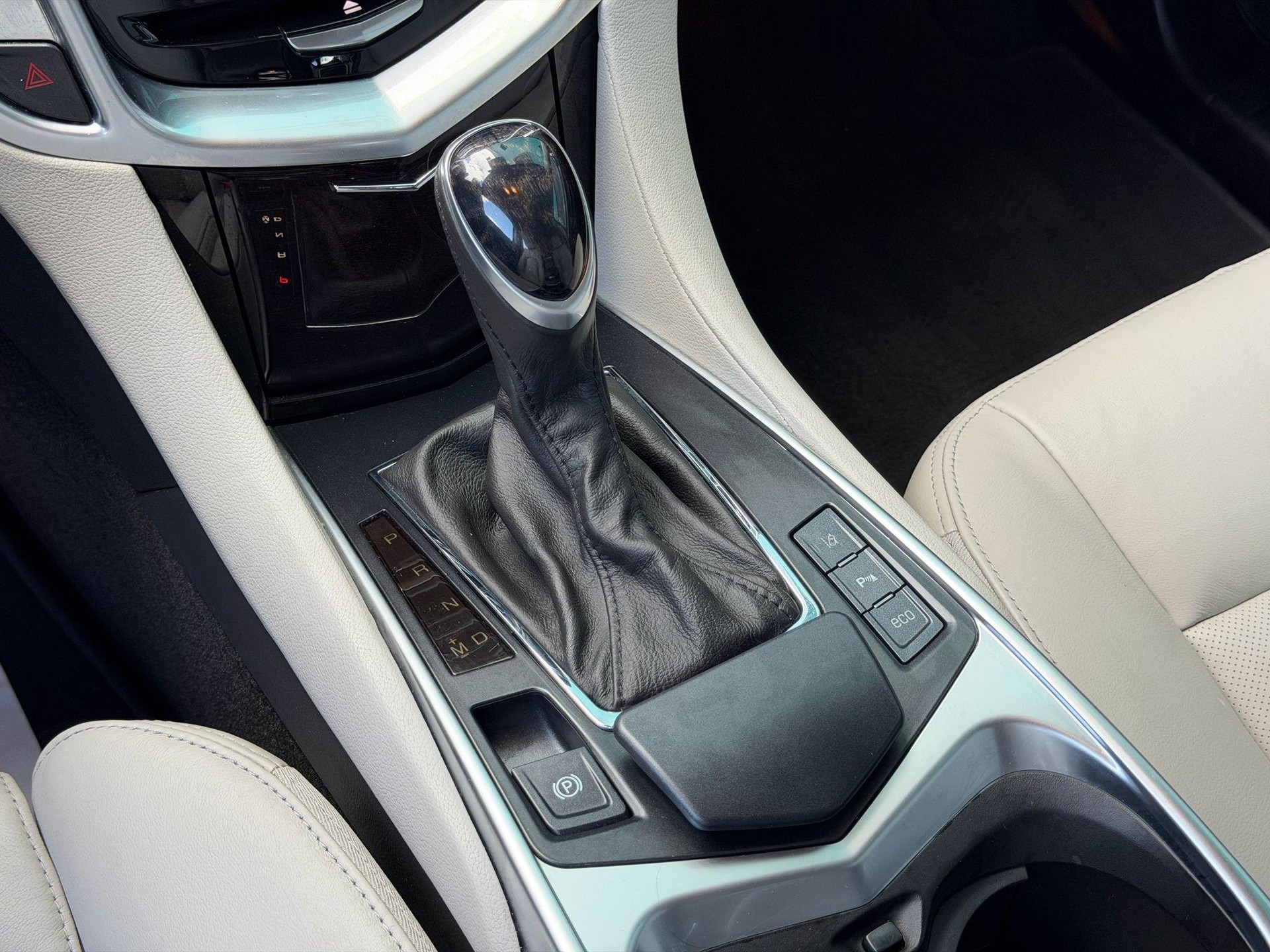 CADILLAC SRX 3.6 V6 Sport Luxury AWD-image-13