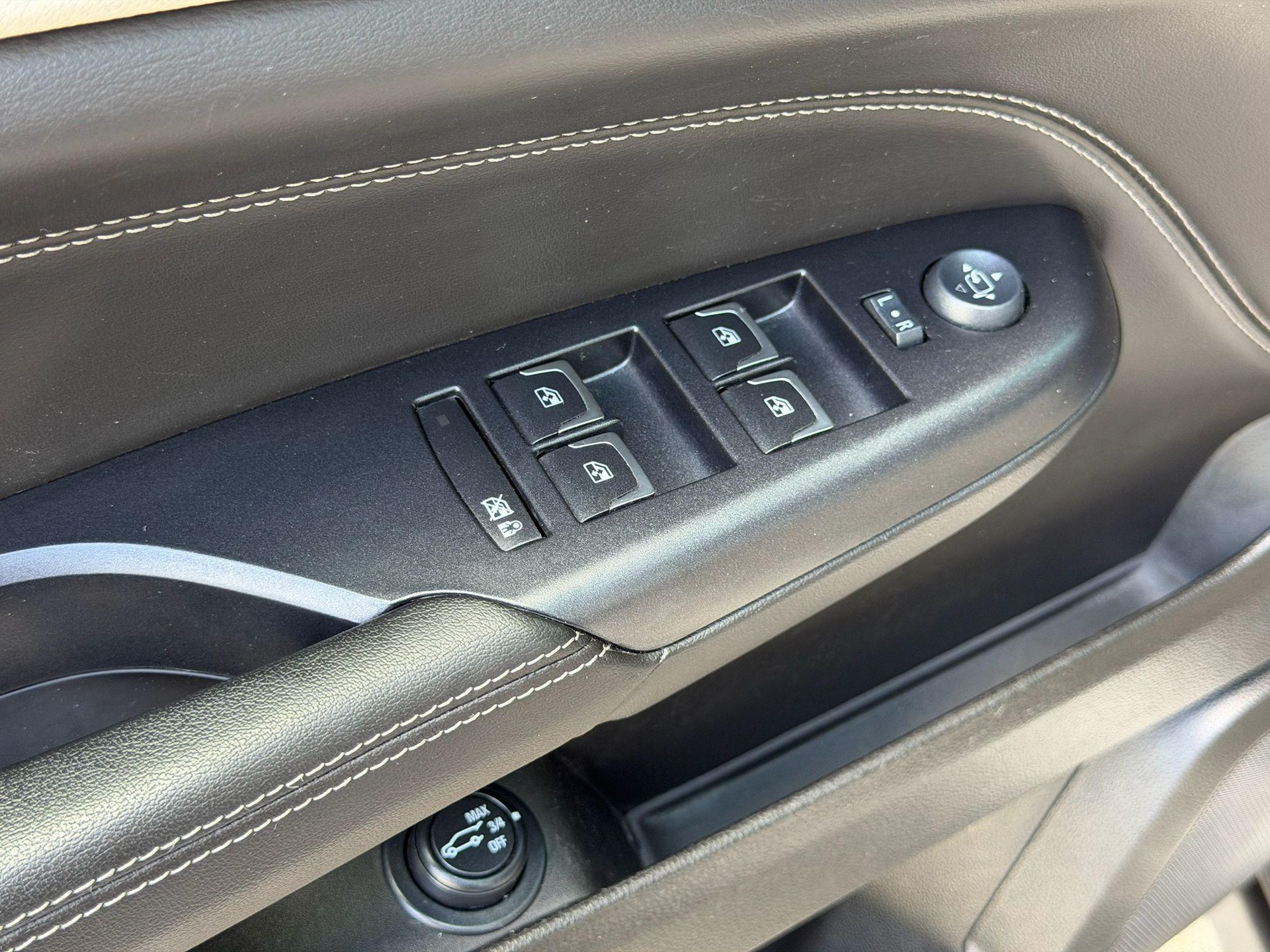 CADILLAC SRX 3.6 V6 Sport Luxury AWD-image-21