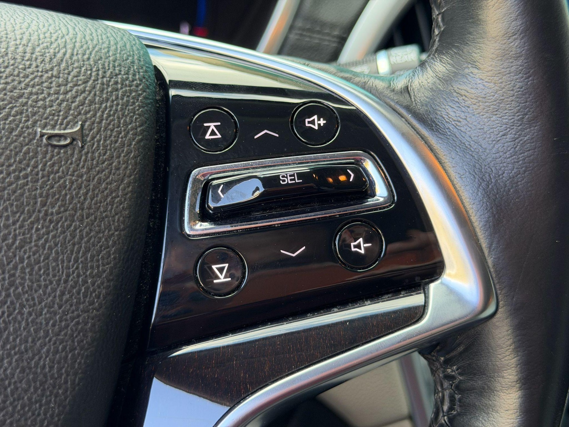 CADILLAC SRX 3.6 V6 Sport Luxury AWD-image-19