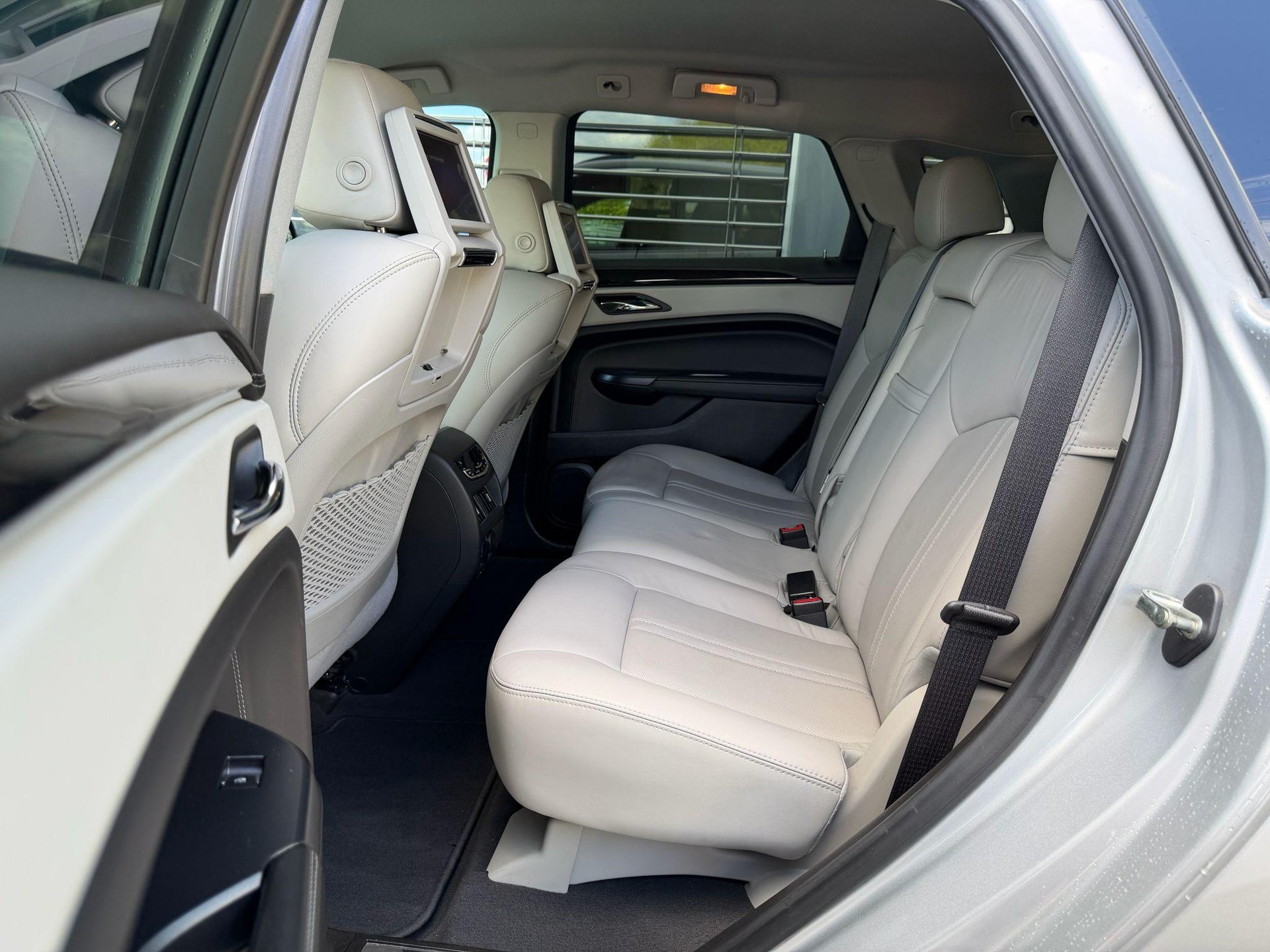 CADILLAC SRX 3.6 V6 Sport Luxury AWD-image-22