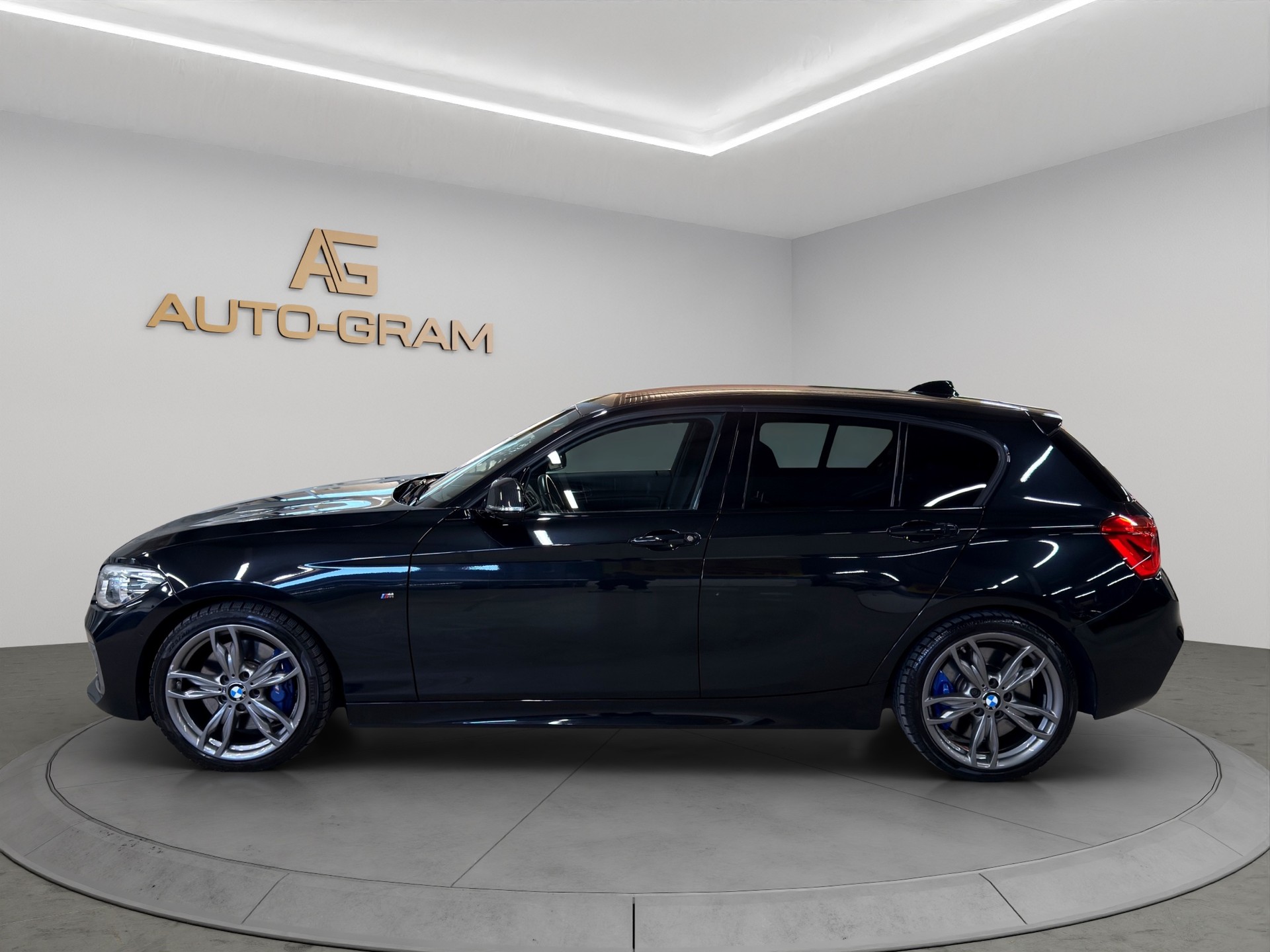 BMW M140i xDrive Steptronic-showroom-element-1