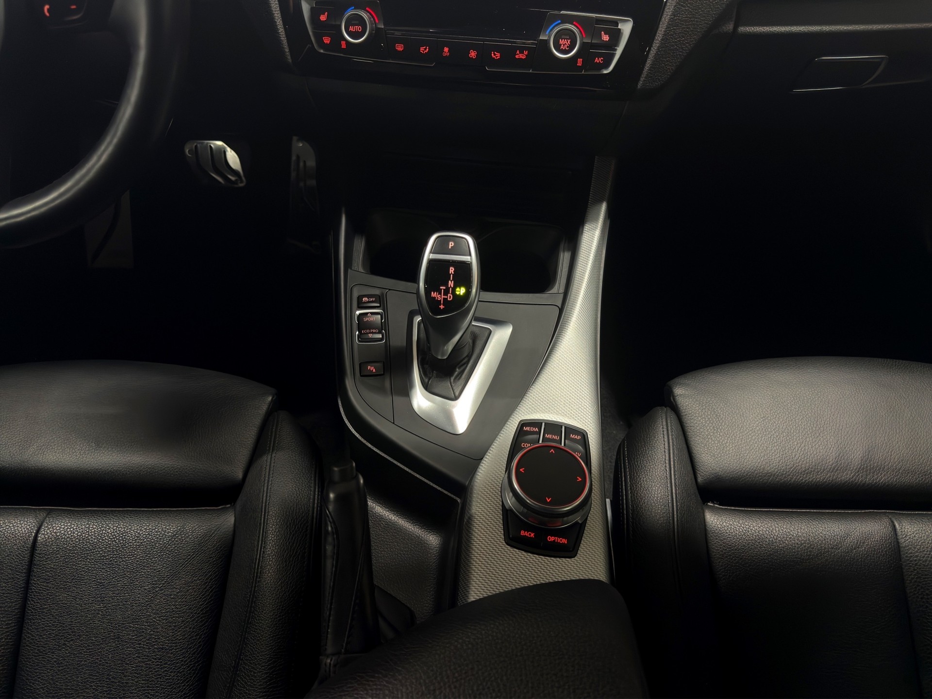 BMW M140i xDrive Steptronic-image-17