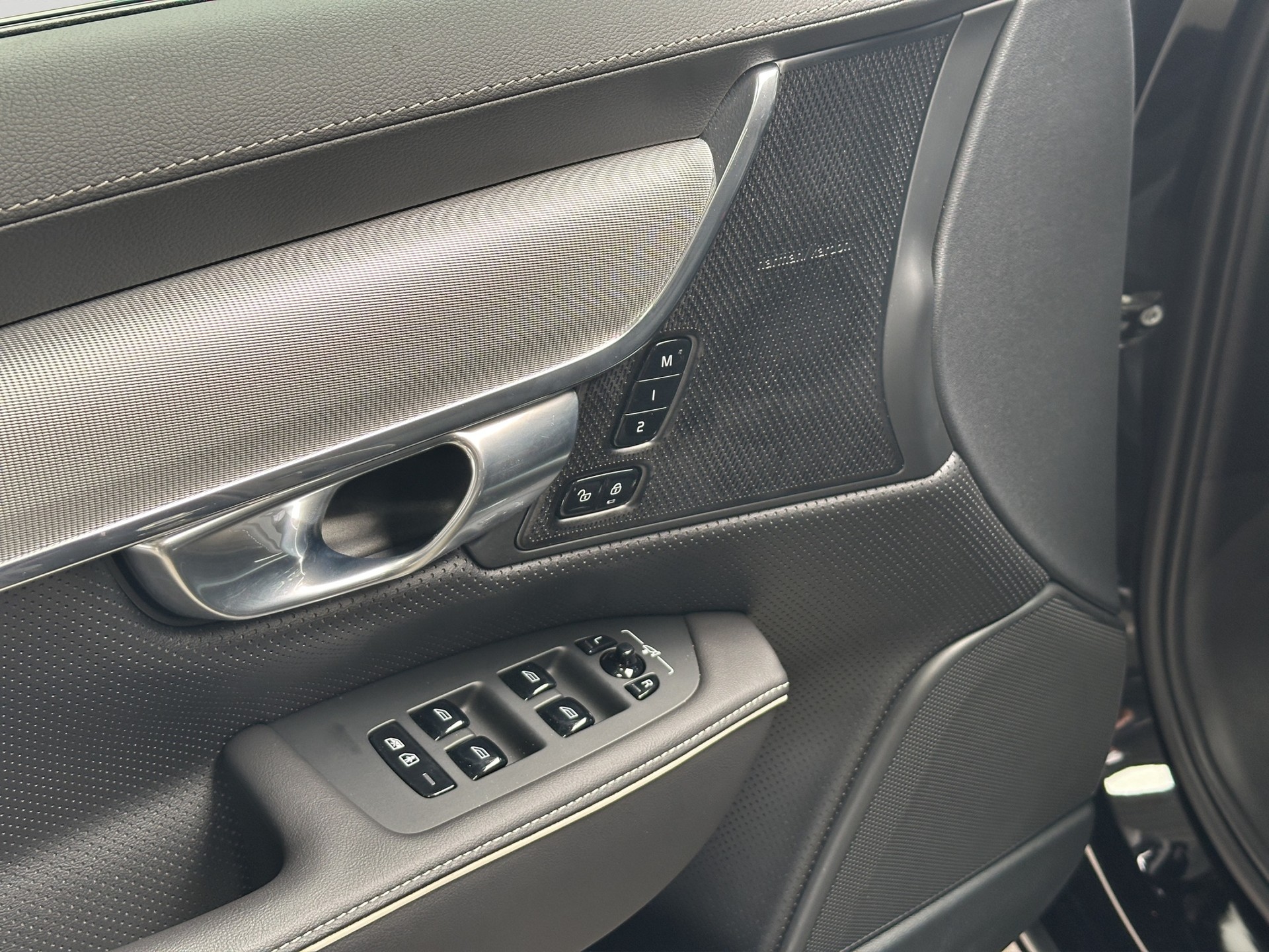 VOLVO S90 T8 AWD Plug in Hybrid Ultimate Dark Geartronic-image-8