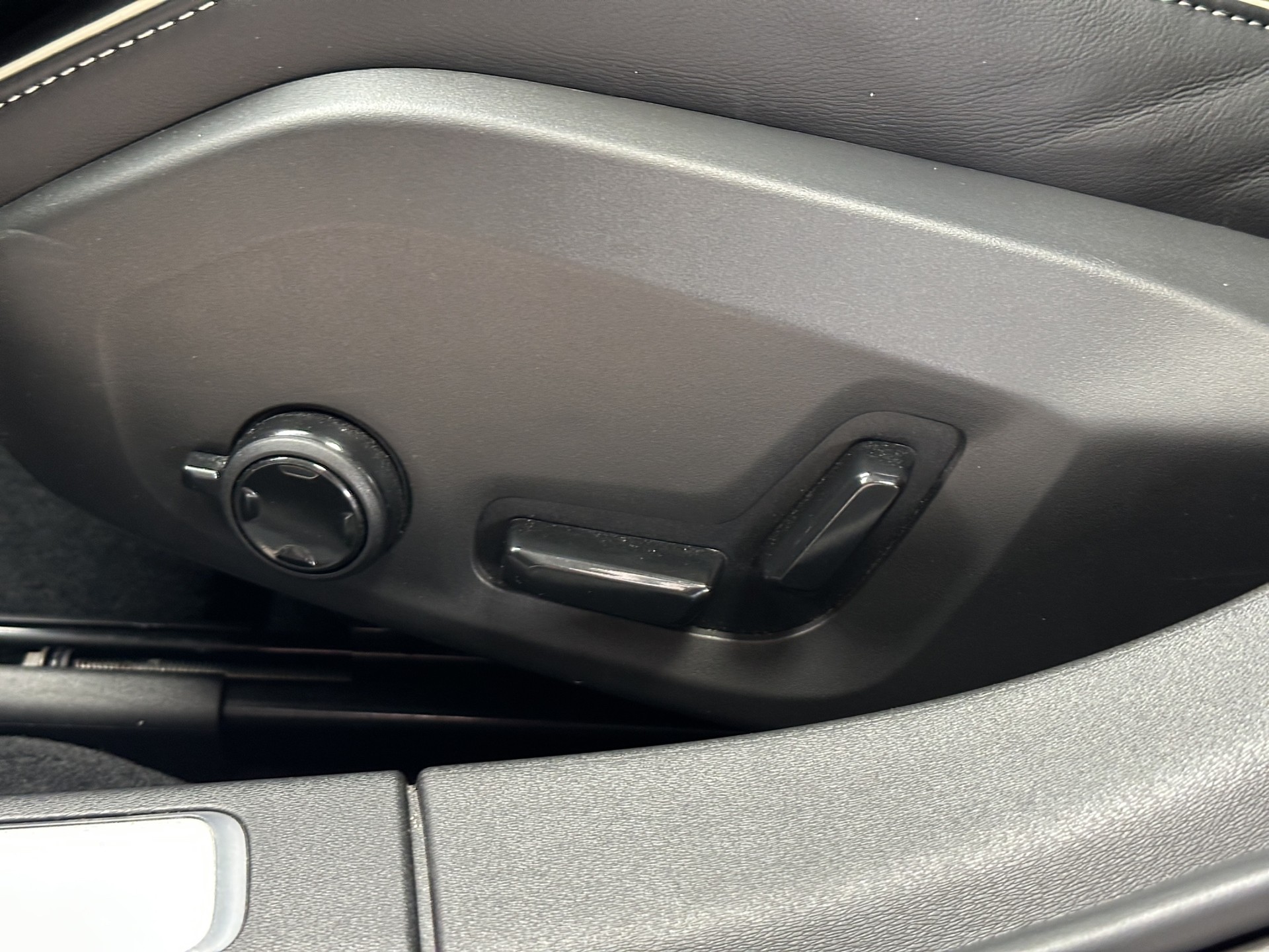 VOLVO S90 T8 AWD Plug in Hybrid Ultimate Dark Geartronic-image-9