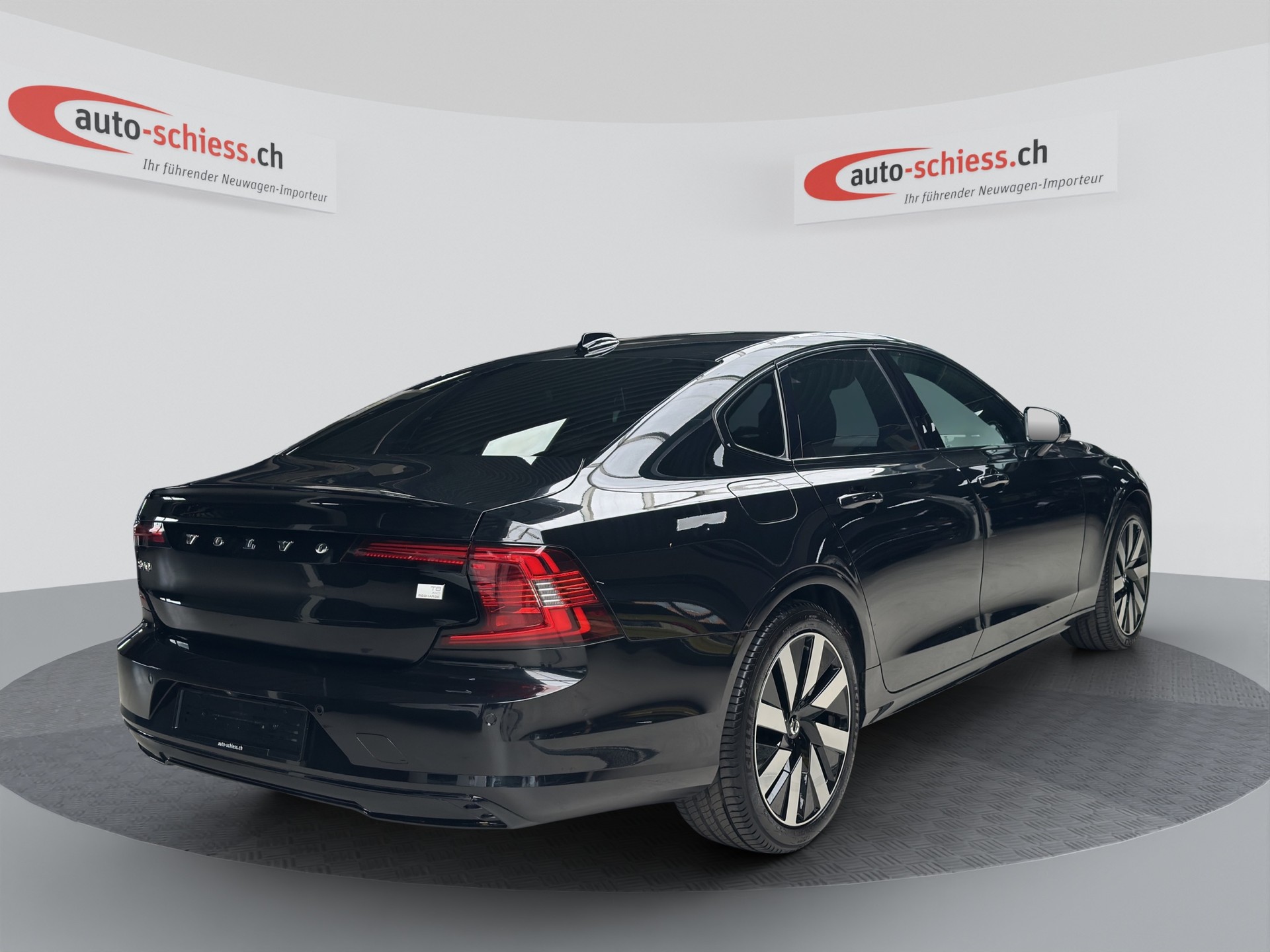 VOLVO S90 T8 AWD Plug in Hybrid Ultimate Dark Geartronic-image-4