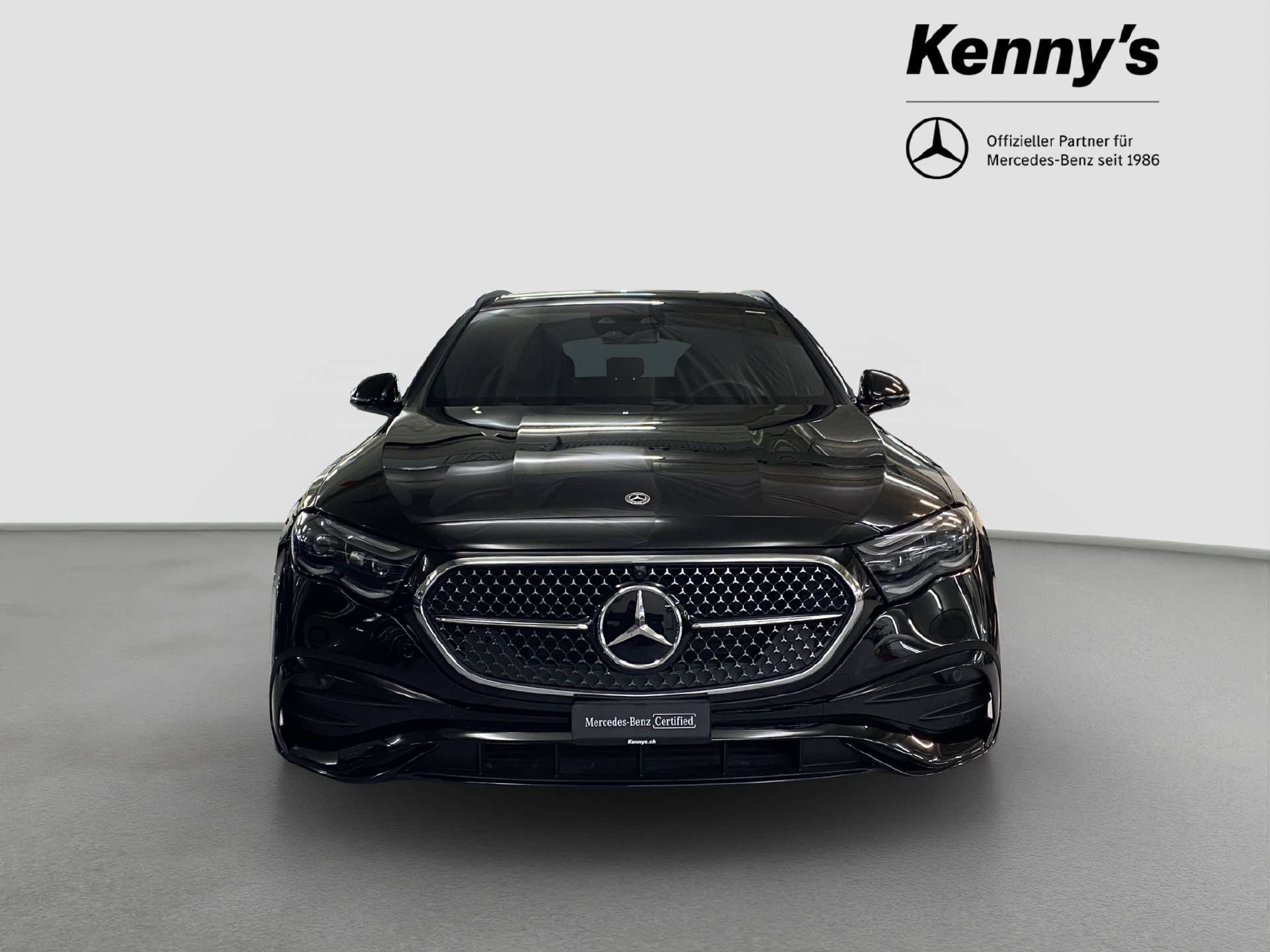 MERCEDES-BENZ E 300 de AMG Line 4matic Kombi-showroom-element-1
