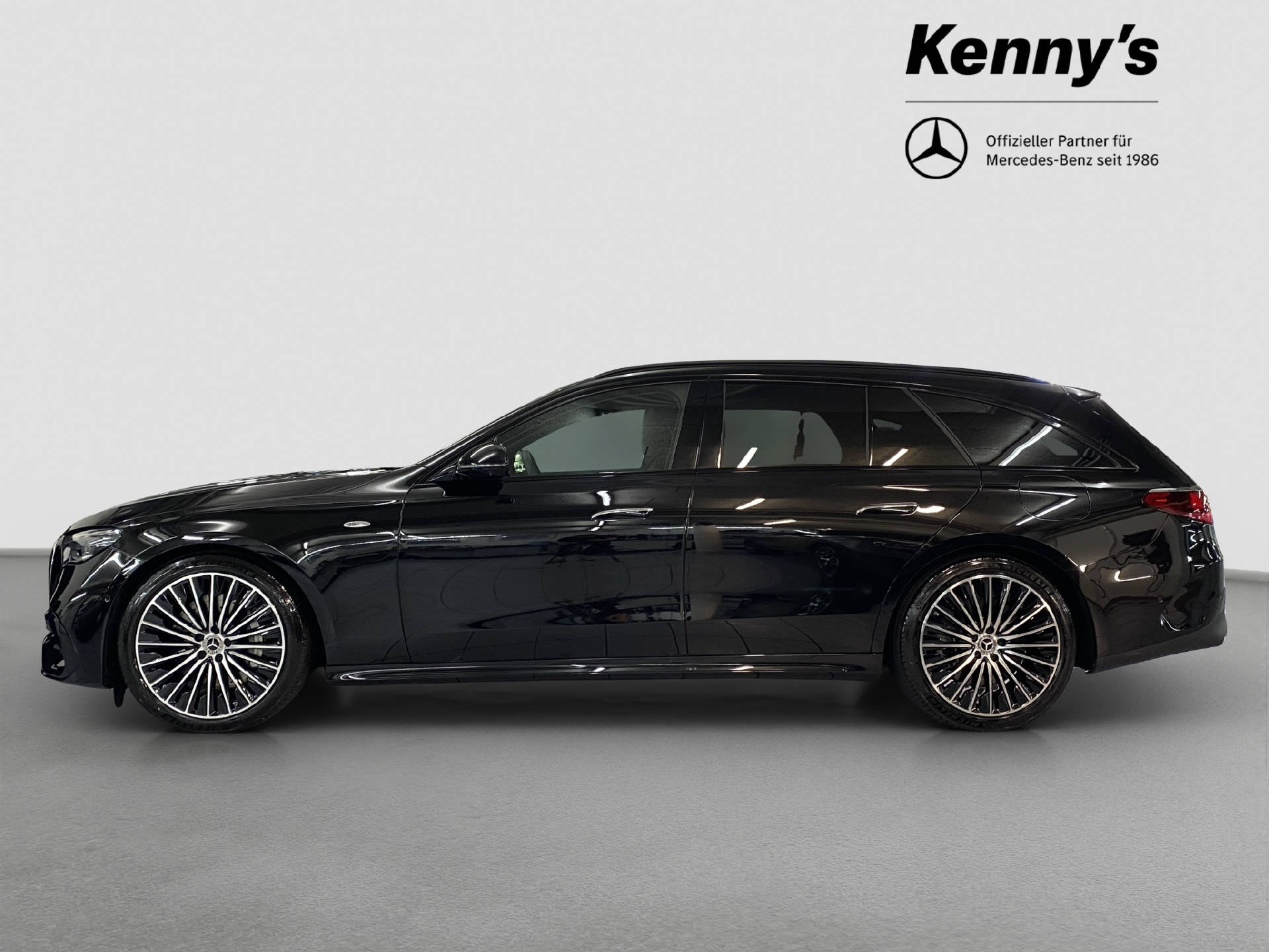MERCEDES-BENZ E 300 de AMG Line 4matic Kombi-showroom-element-2