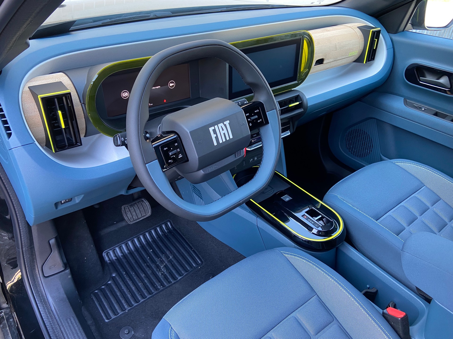 FIAT Grande Panda MHEV La Prima-showroom-element-3