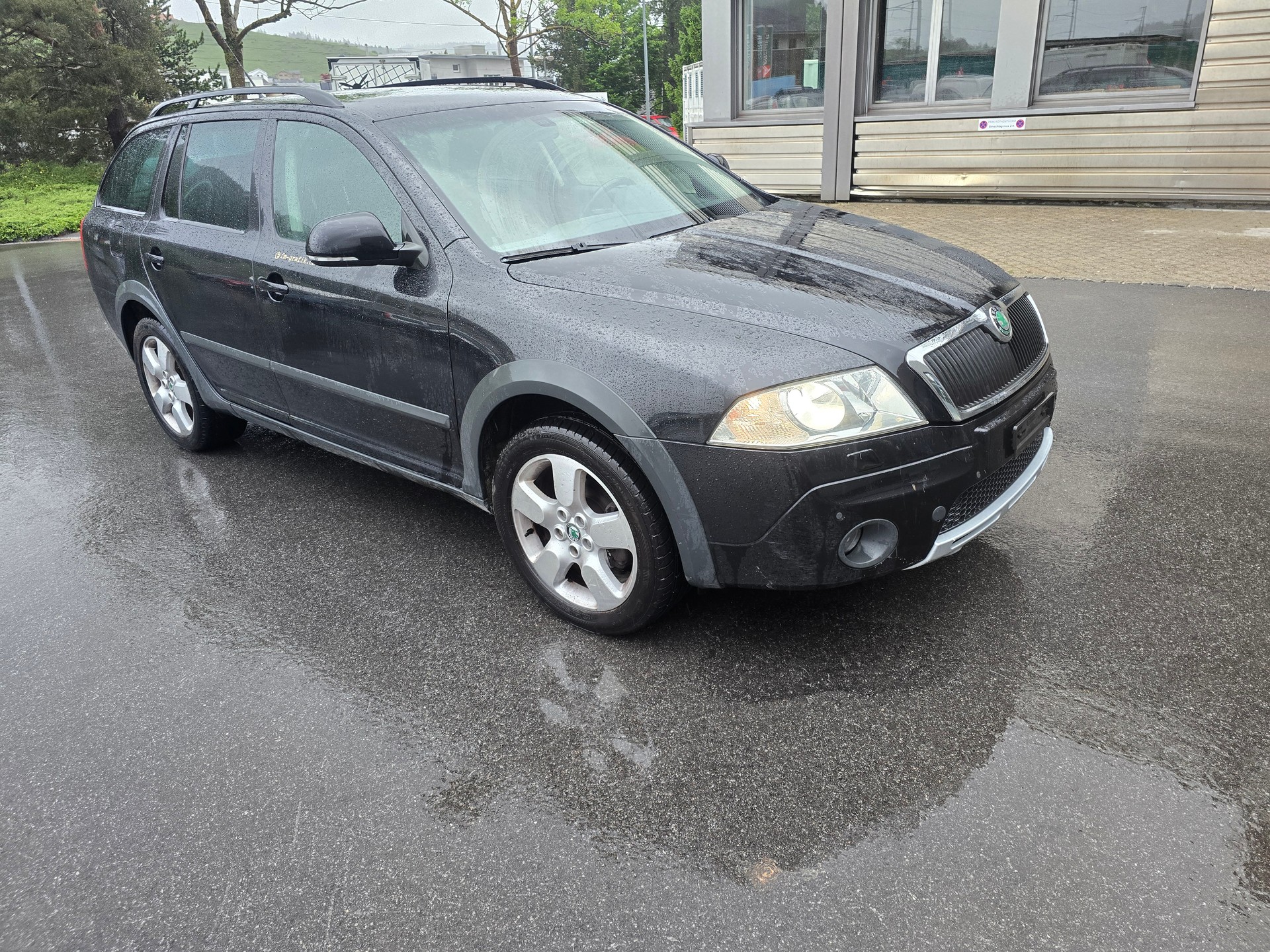 SKODA Octavia Scout 2.0 TDI 4x4-image-1