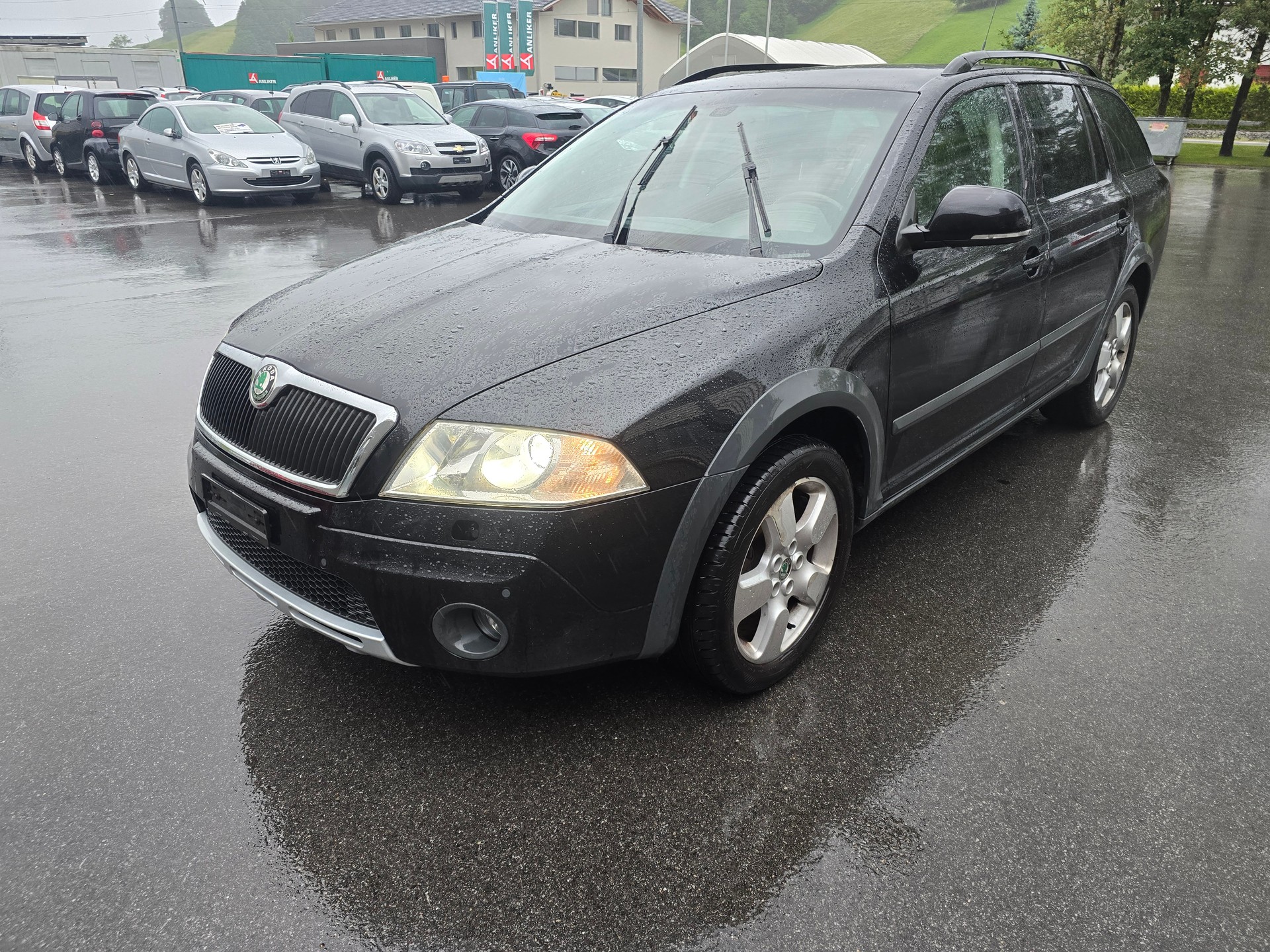 SKODA Octavia Scout 2.0 TDI 4x4-image-2