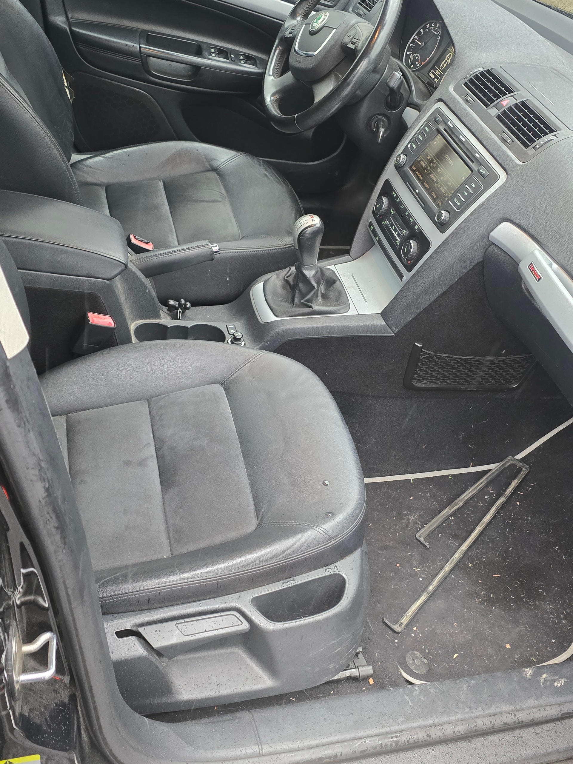 SKODA Octavia Scout 2.0 TDI 4x4-image-11