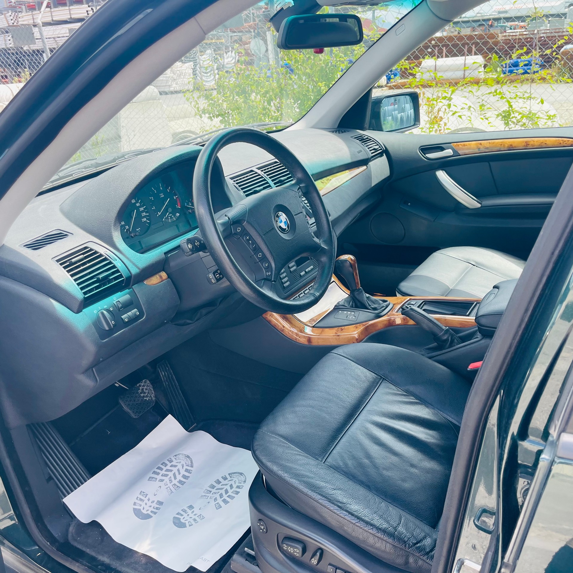 BMW X5 3.0i-image-8