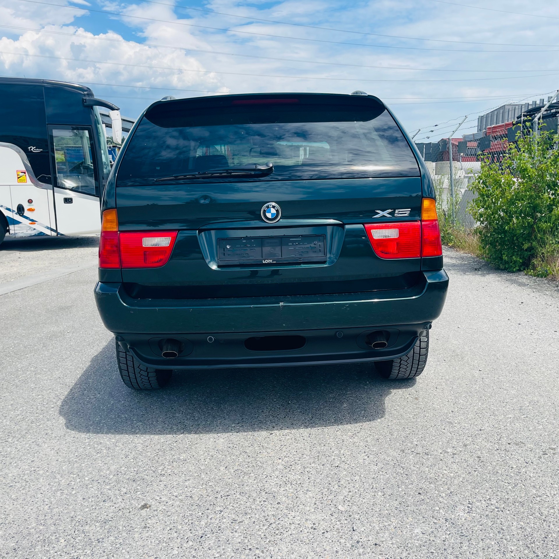 BMW X5 3.0i-image-5