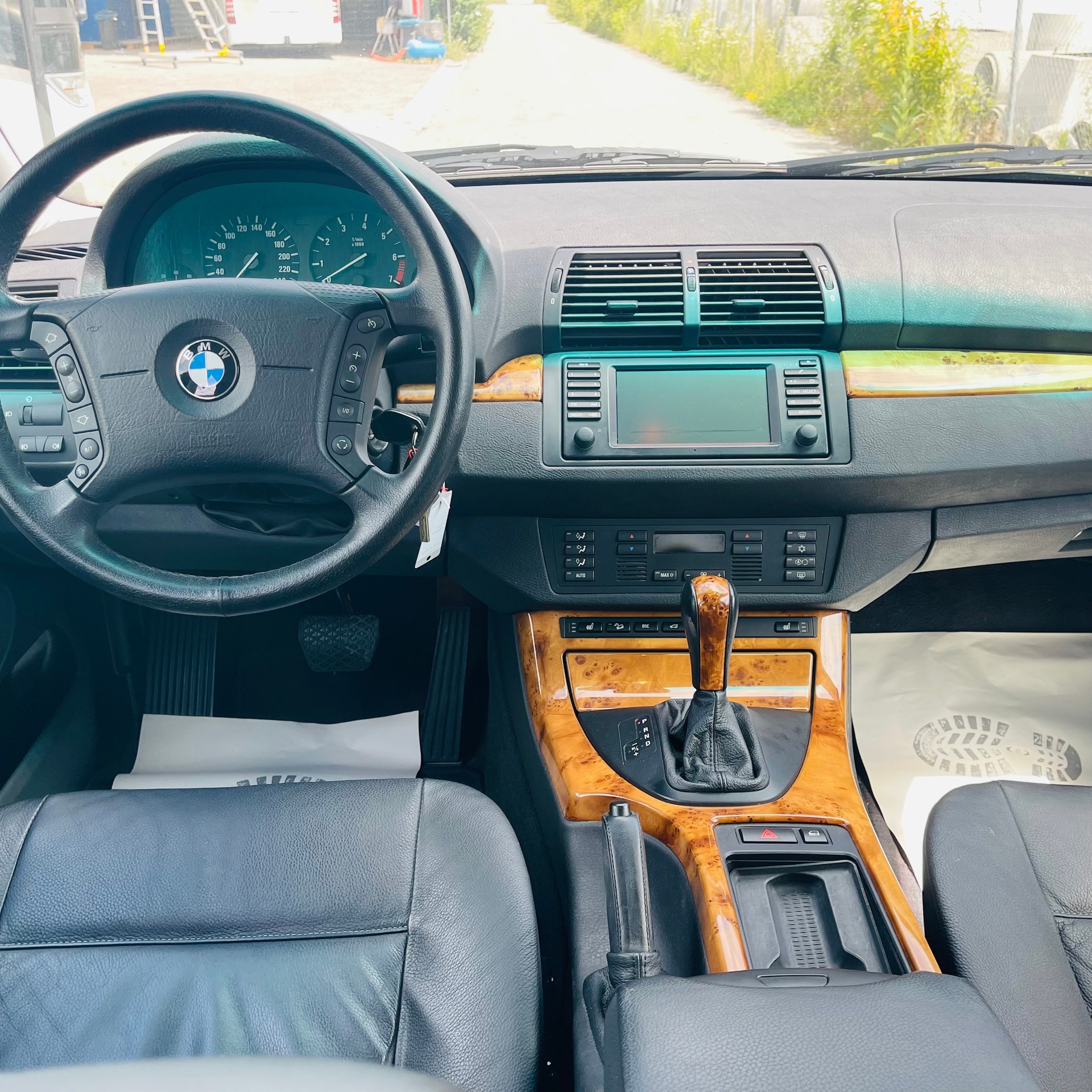 BMW X5 3.0i-image-7