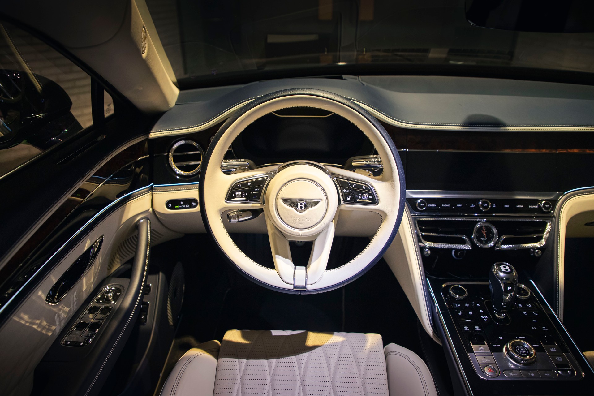 BENTLEY 6.0 W12 Mulliner-image-17