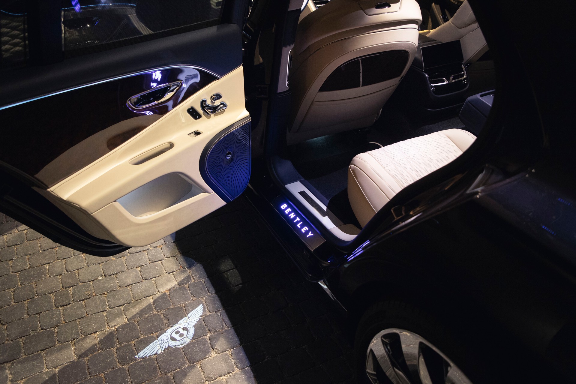 BENTLEY 6.0 W12 Mulliner-image-9