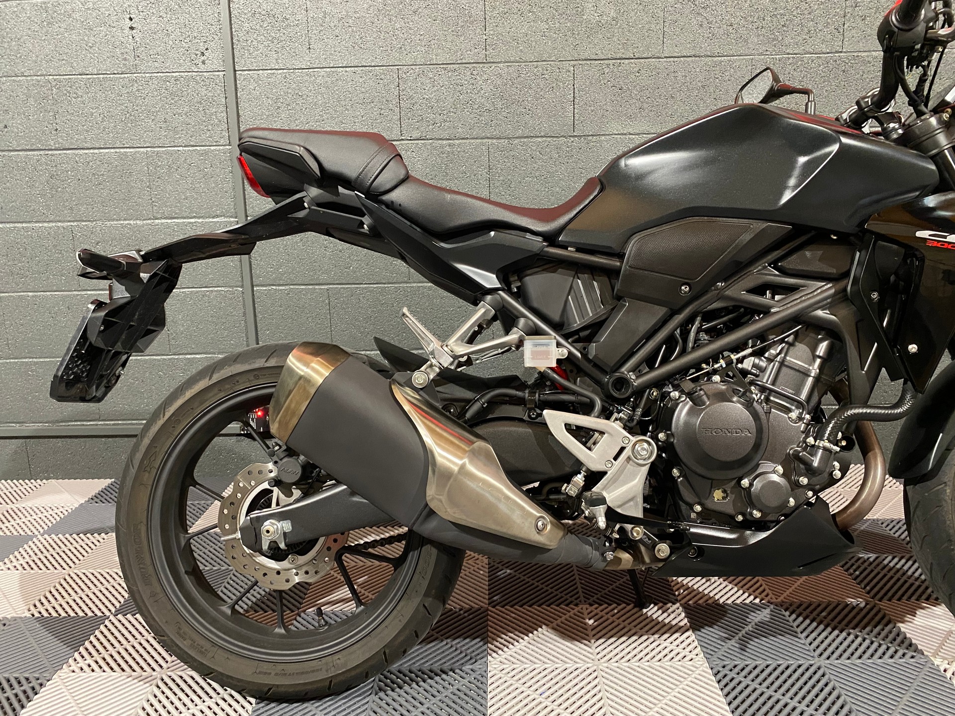 HONDA CB 300 R-image-3