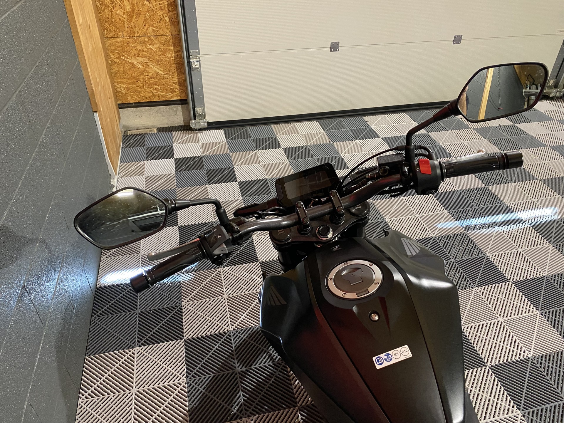 HONDA CB 300 R-image-5