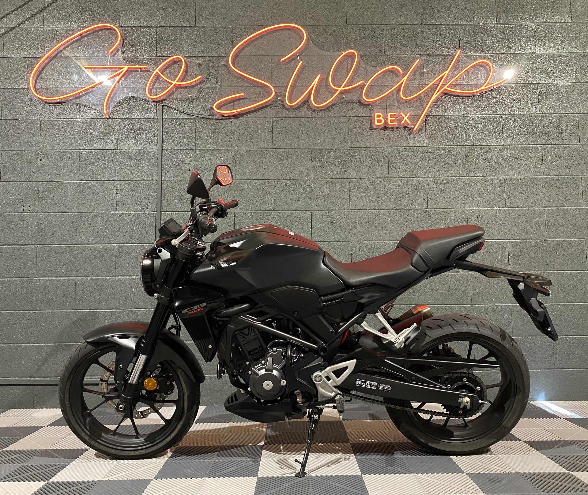 HONDA CB 300 R-image-10