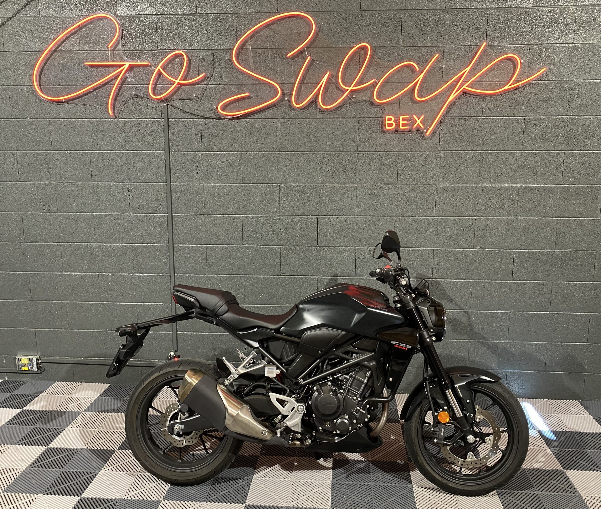 HONDA CB 300 R-image-0