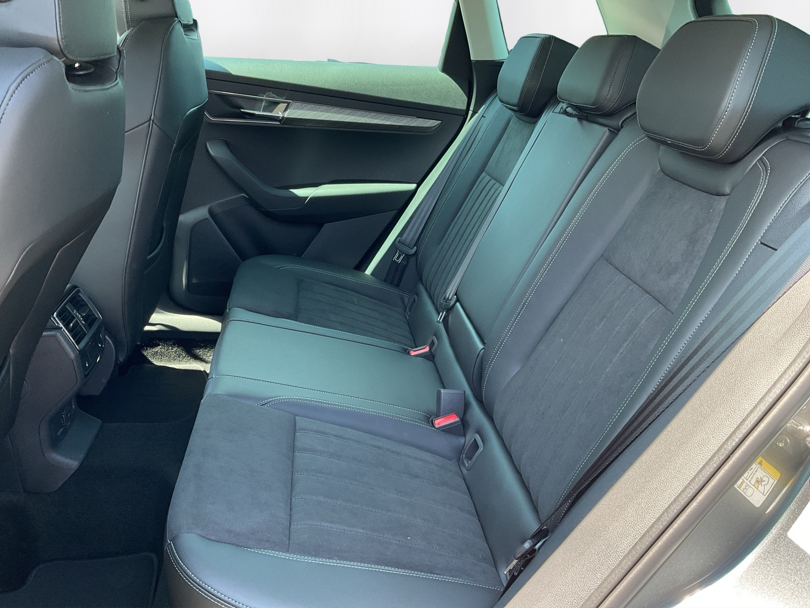 SKODA Karoq 1.5 TSI Dynamic DSG-image-10