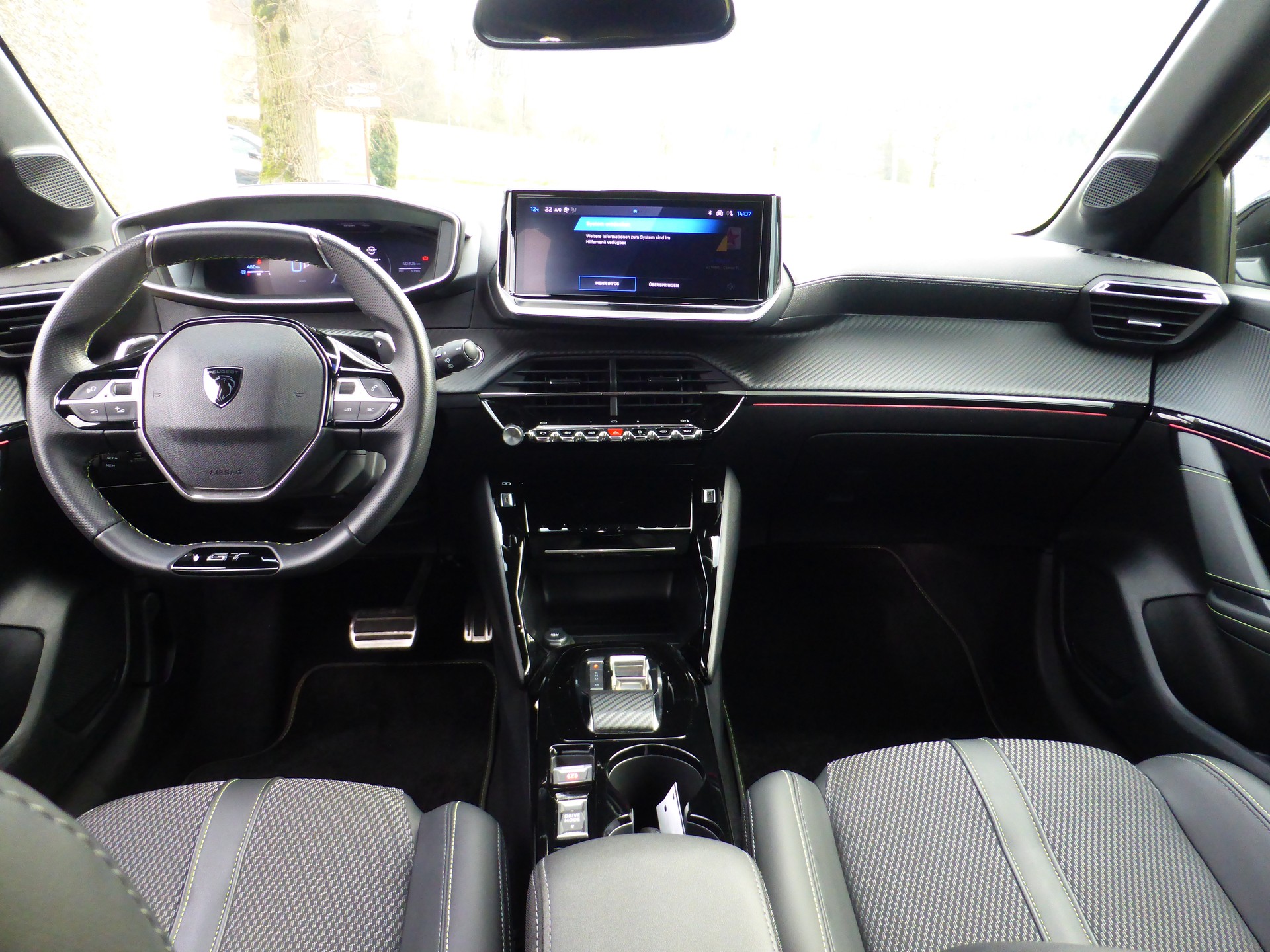 PEUGEOT 208 1.2 MHEV 145 GT-image-12