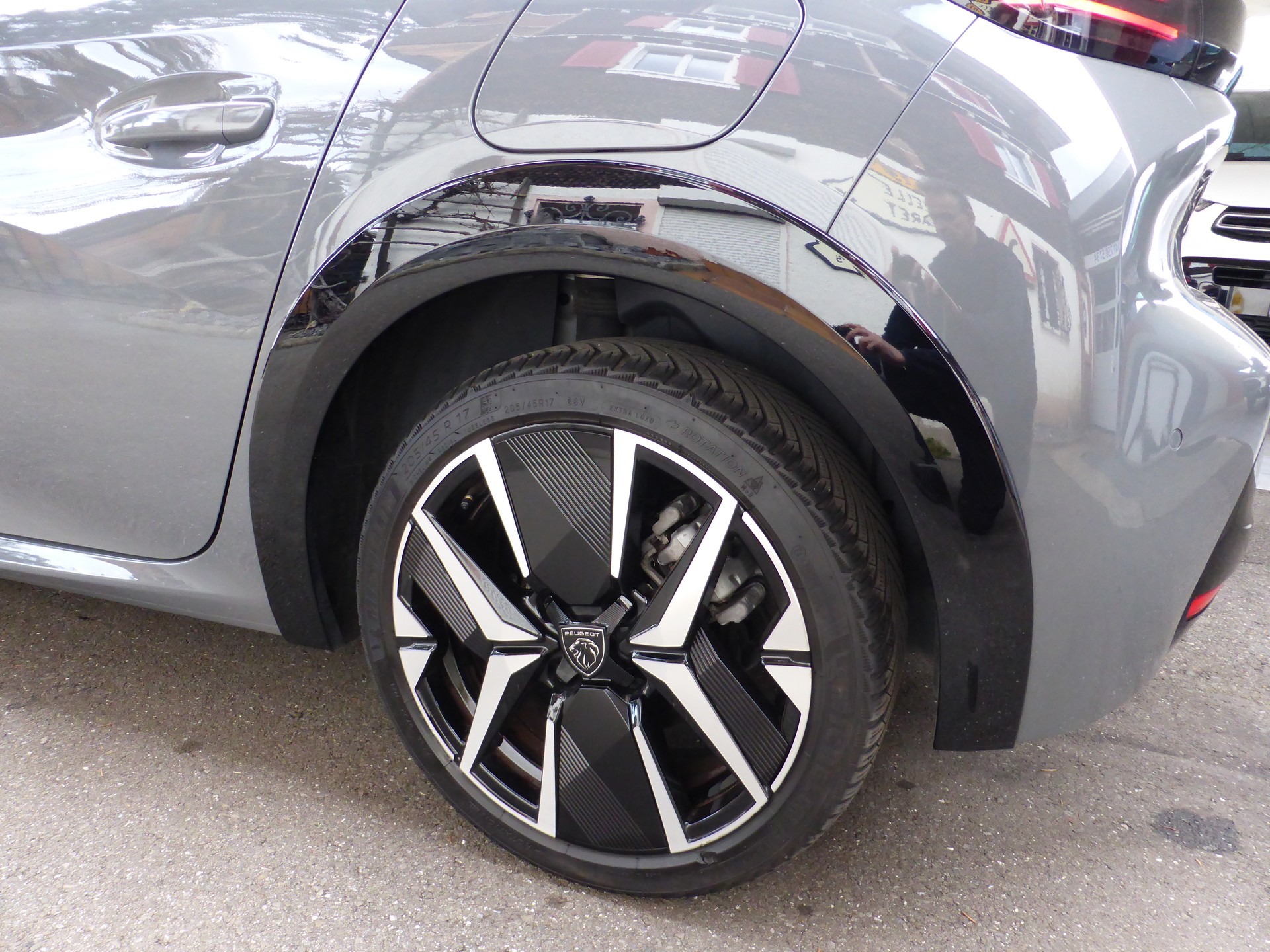 PEUGEOT 208 1.2 MHEV 145 GT-image-8