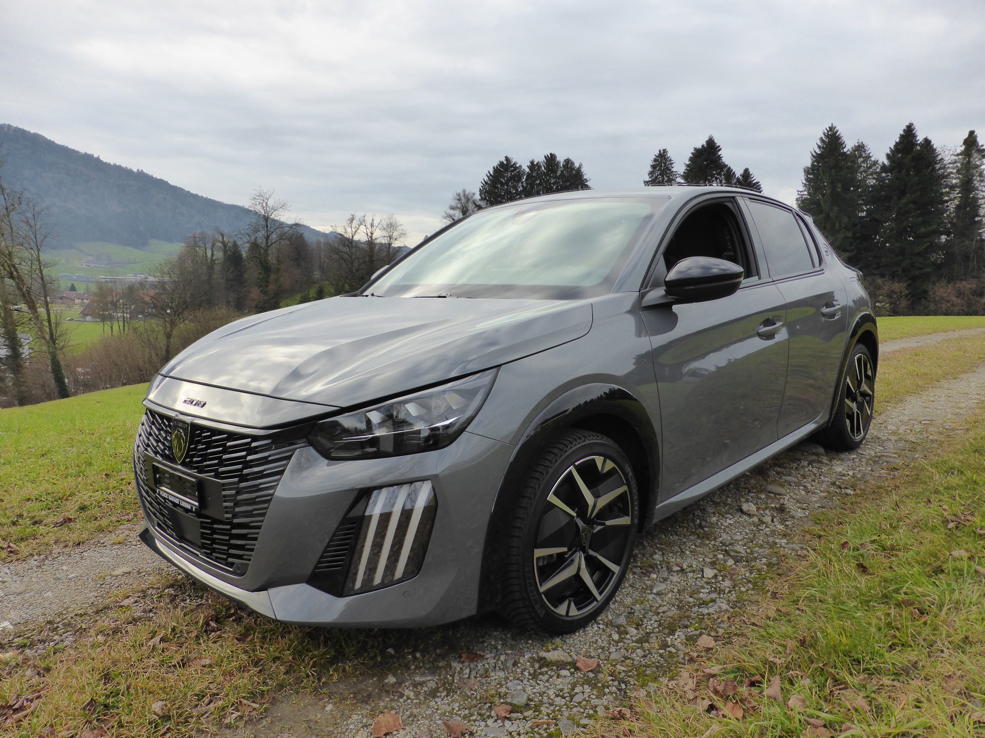 PEUGEOT 208 1.2 MHEV 145 GT-image-1