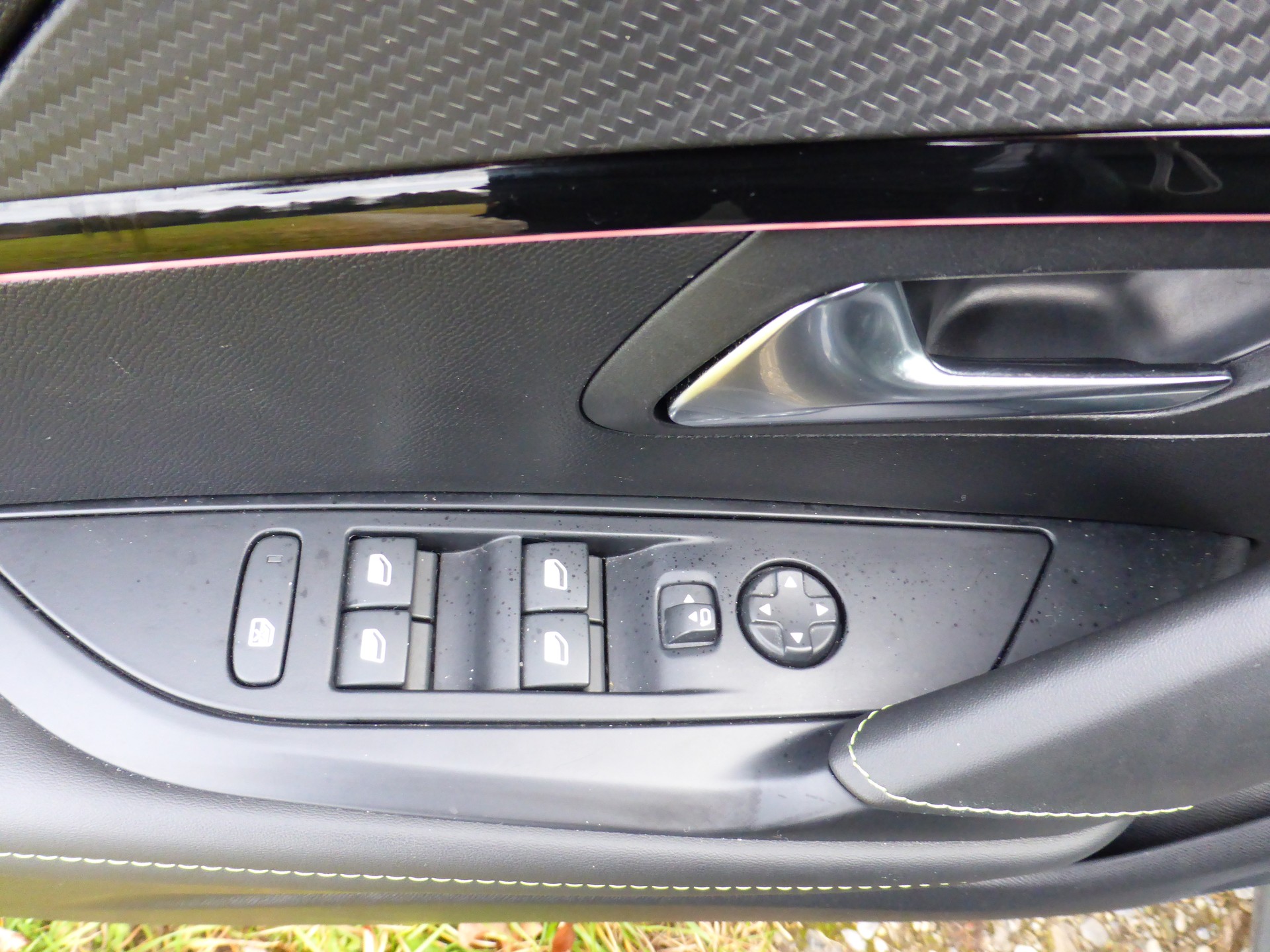 PEUGEOT 208 1.2 MHEV 145 GT-image-13