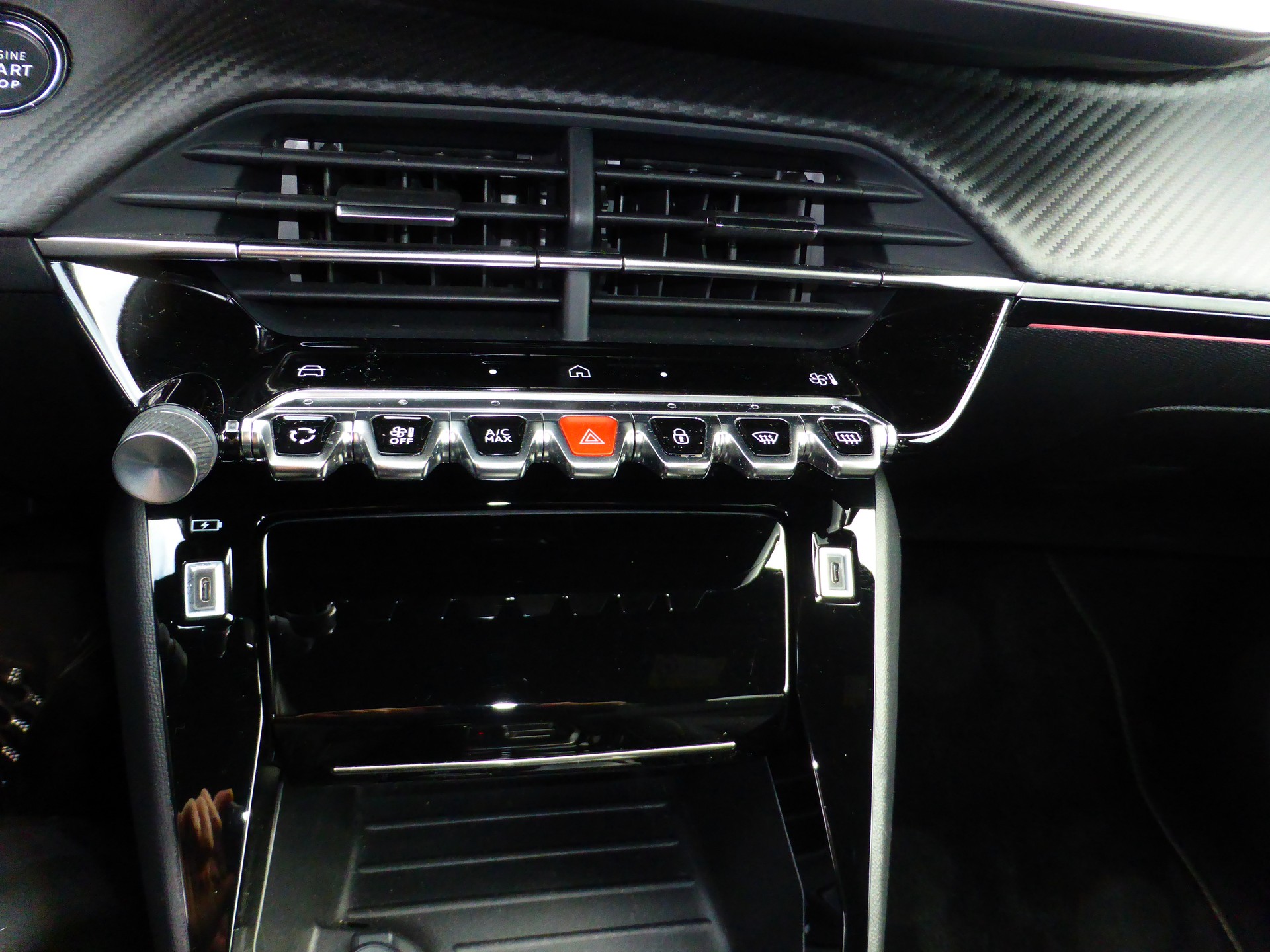 PEUGEOT 208 1.2 MHEV 145 GT-image-10