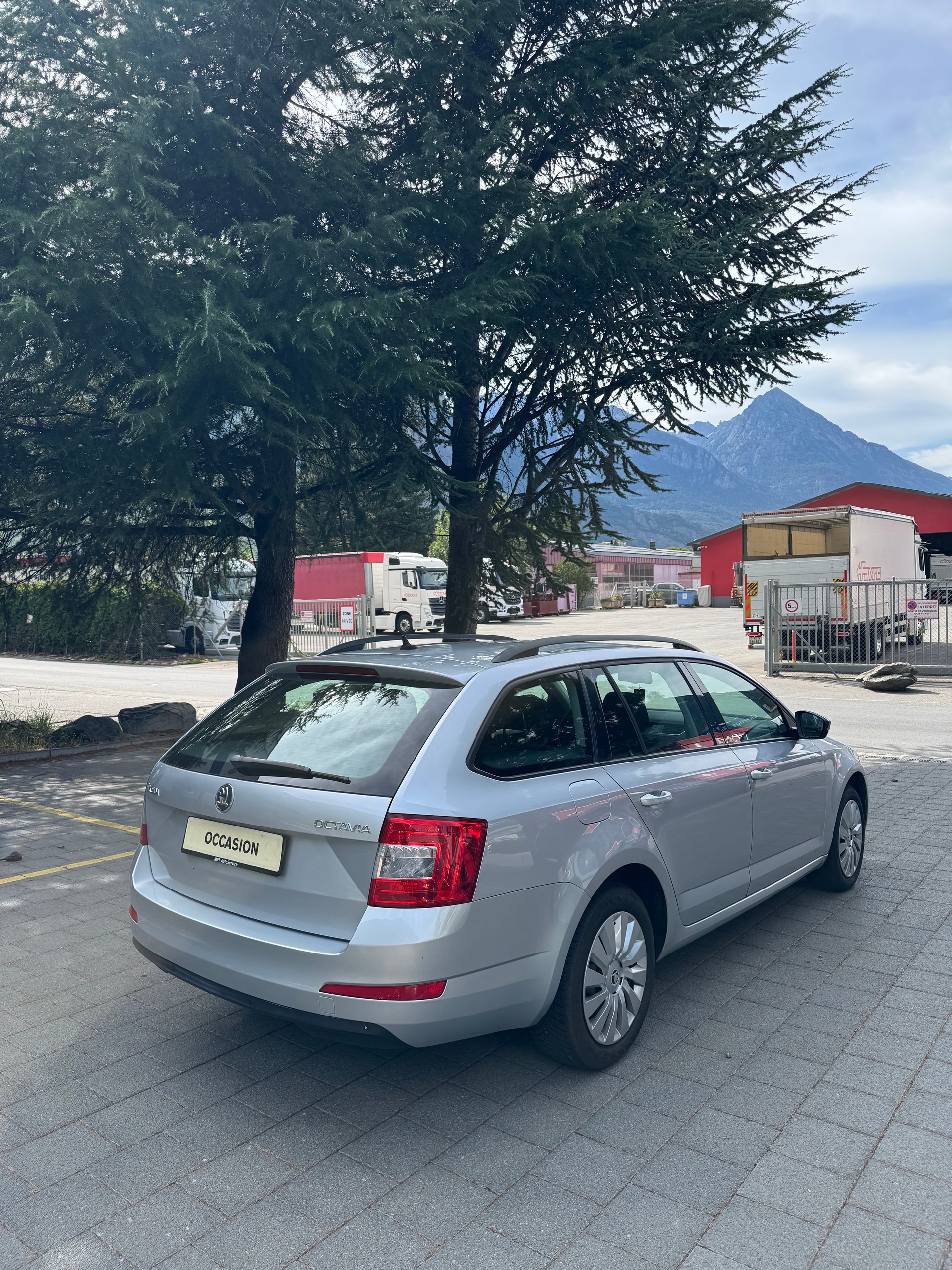 SKODA Octavia Combi 1.6 TDI Ambition DSG-image-2