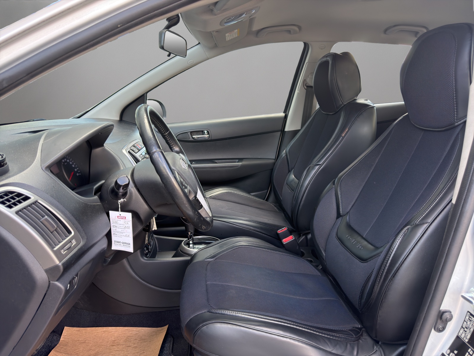 HYUNDAI i20 1.4 Premium Automatic-image-8