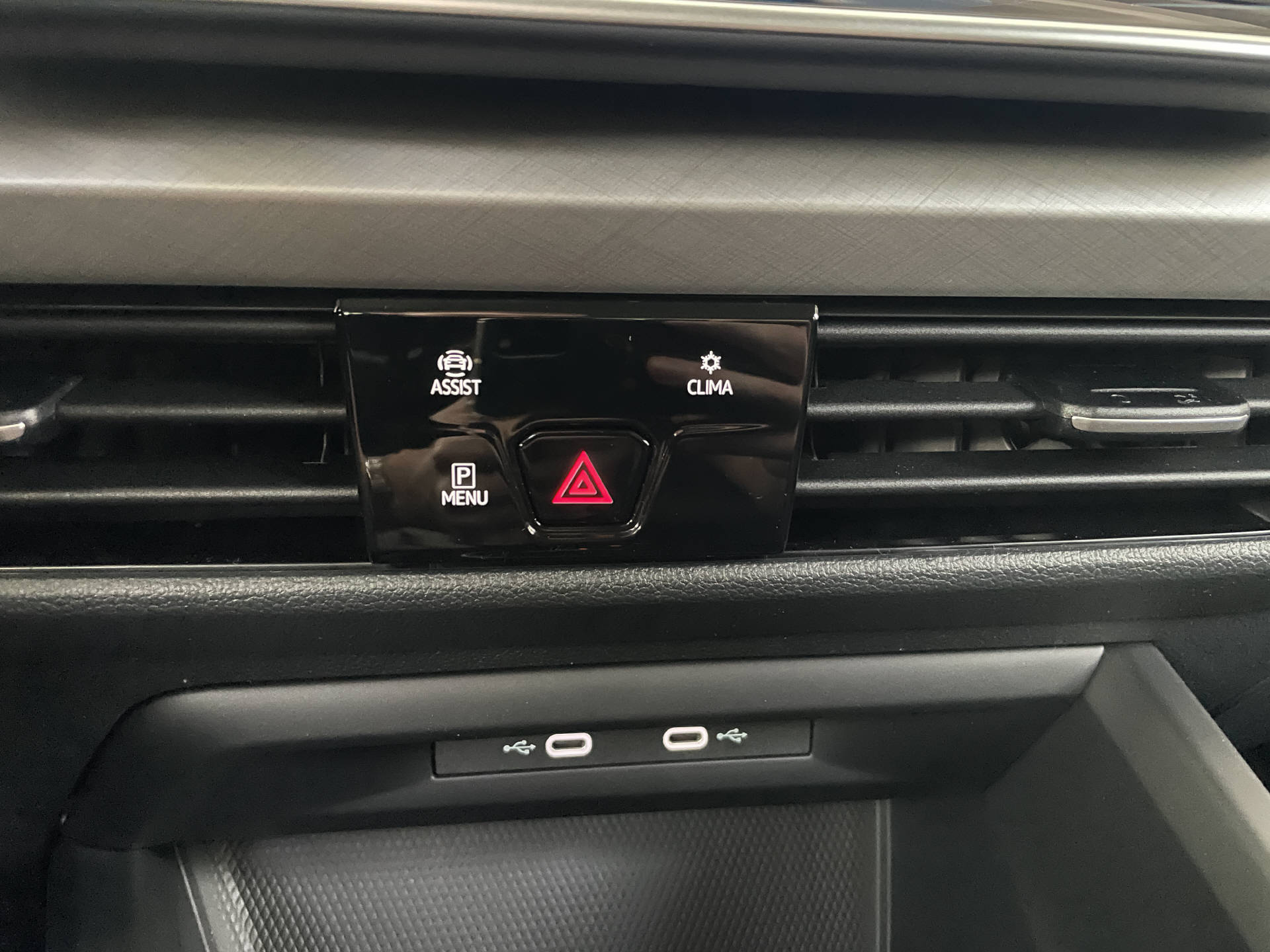 VW Golf VIII 1.5 eTSI Value DSG-image-16