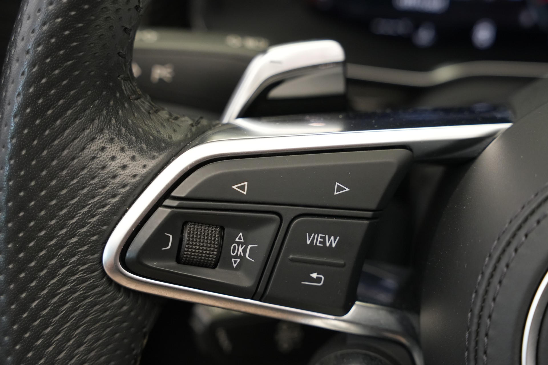 AUDI R8 Spyder performance S-Tronic *Carbon* *B&O*-image-27