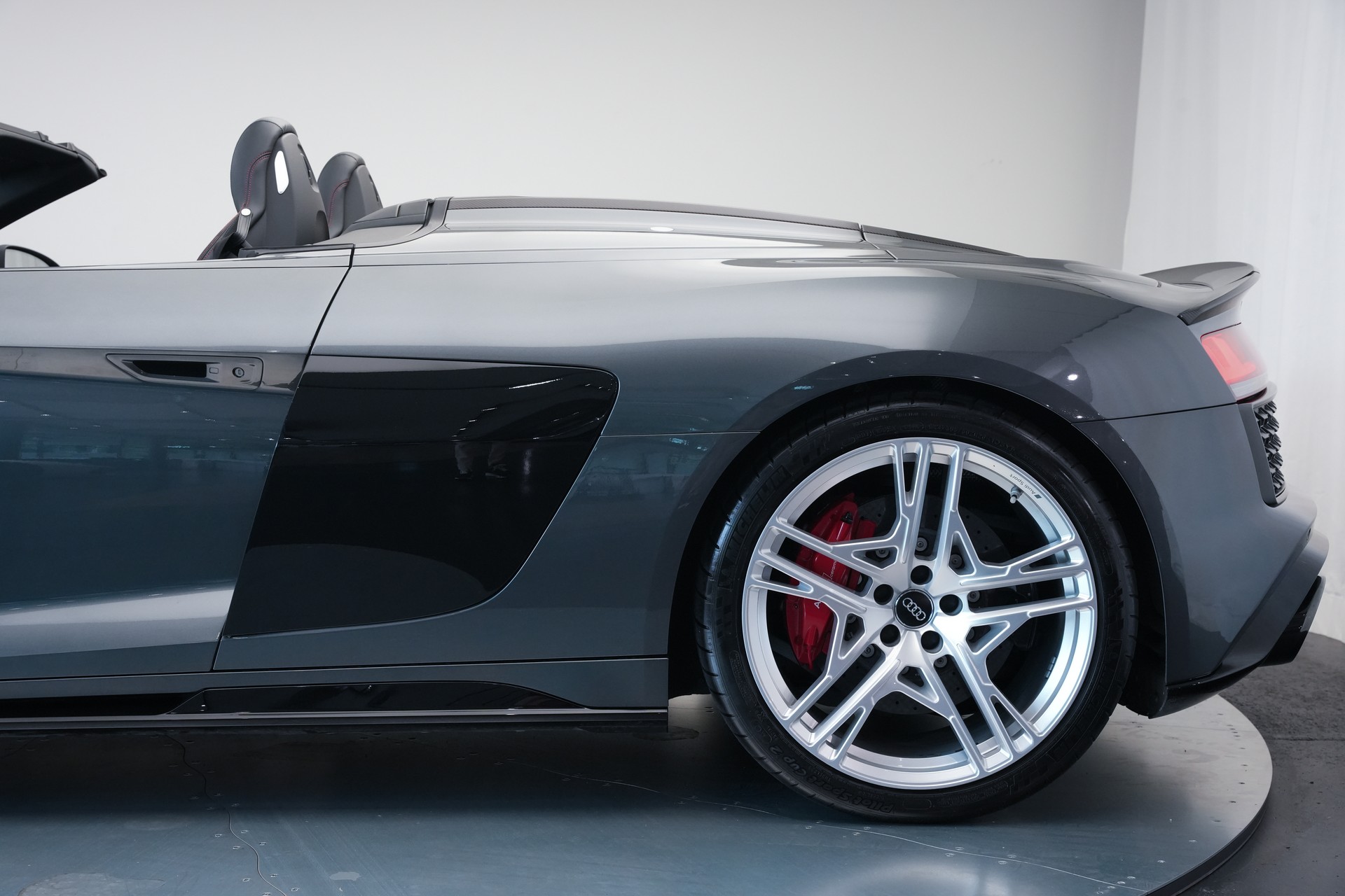 AUDI R8 Spyder performance S-Tronic *Carbon* *B&O*-image-44
