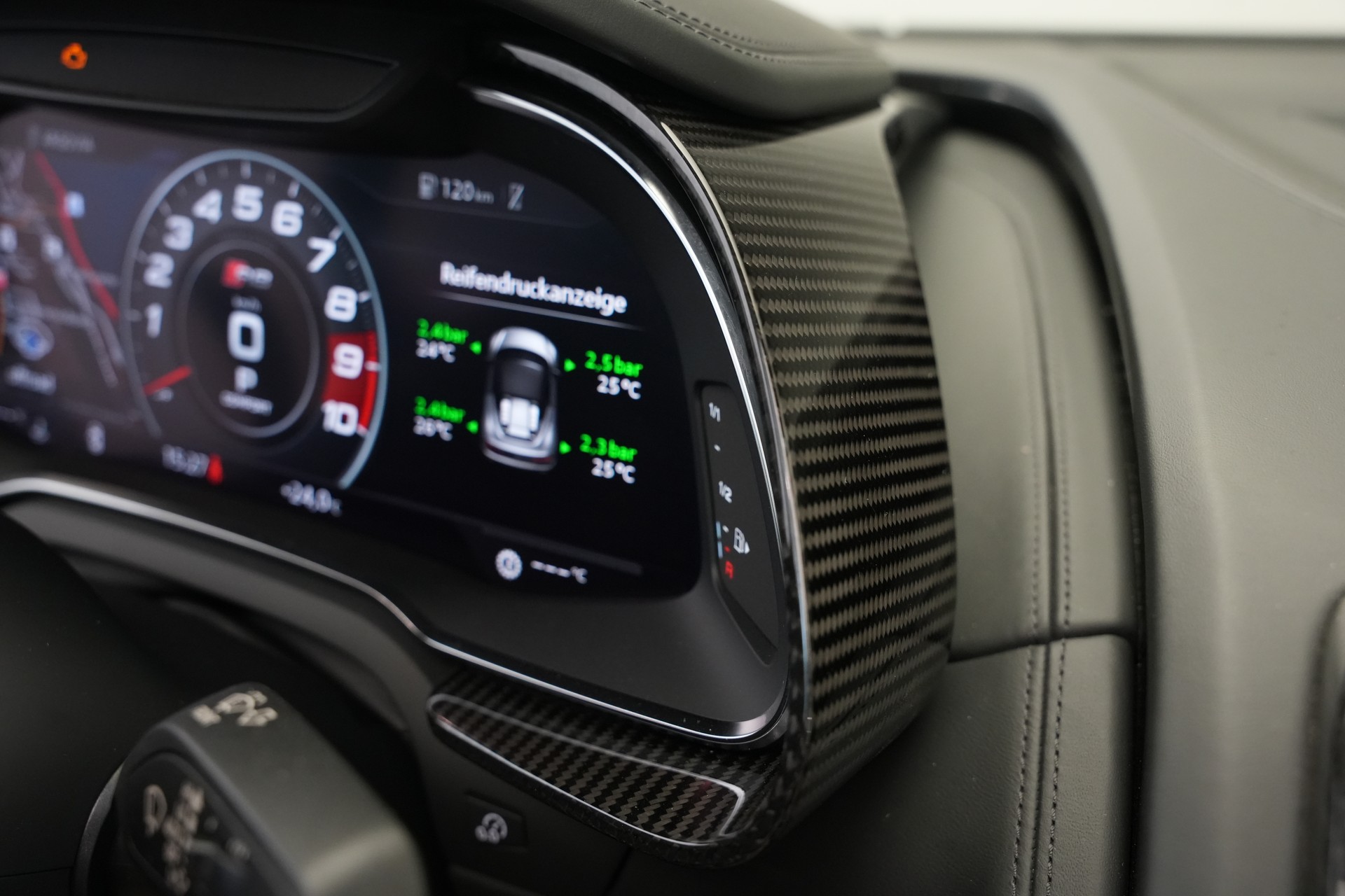 AUDI R8 Spyder performance S-Tronic *Carbon* *B&O*-image-22