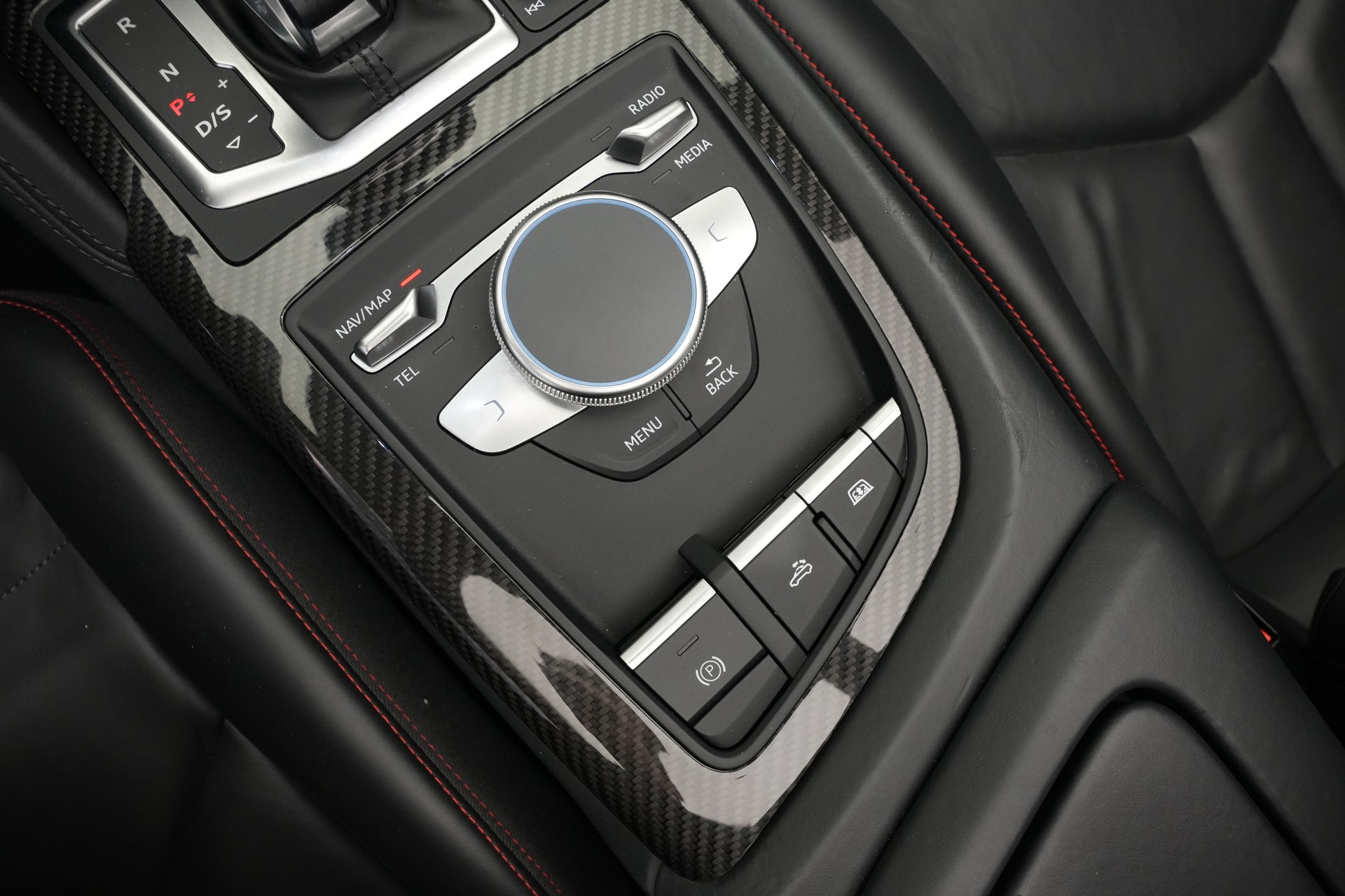 AUDI R8 Spyder performance S-Tronic *Carbon* *B&O*-image-24