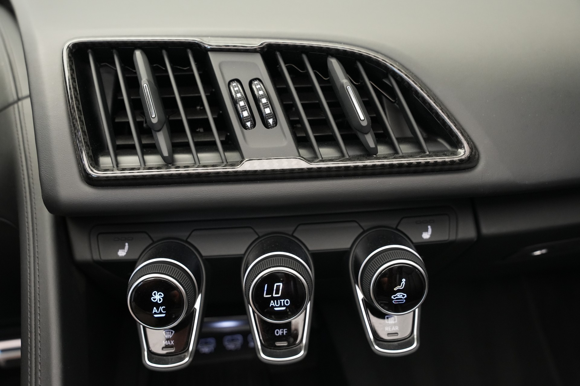 AUDI R8 Spyder performance S-Tronic *Carbon* *B&O*-image-23