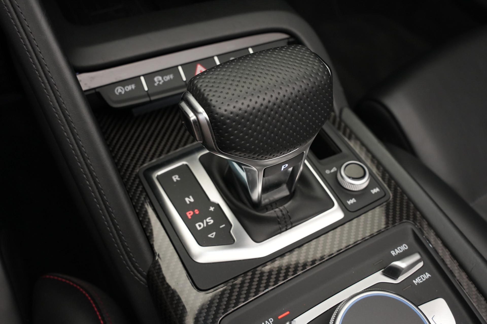 AUDI R8 Spyder performance S-Tronic *Carbon* *B&O*-image-29