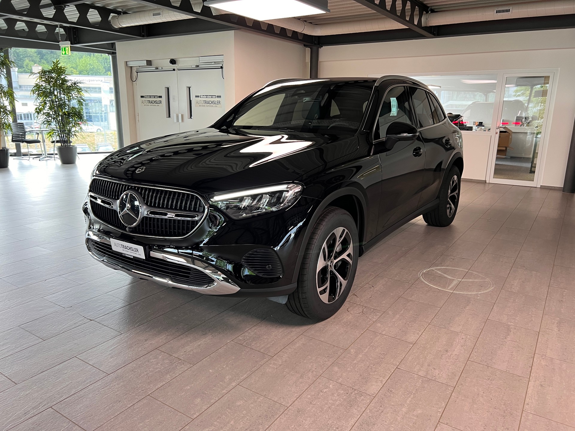 MERCEDES-BENZ GLC 300 e 4Matic EQ Star 9G-Tronic-image-3