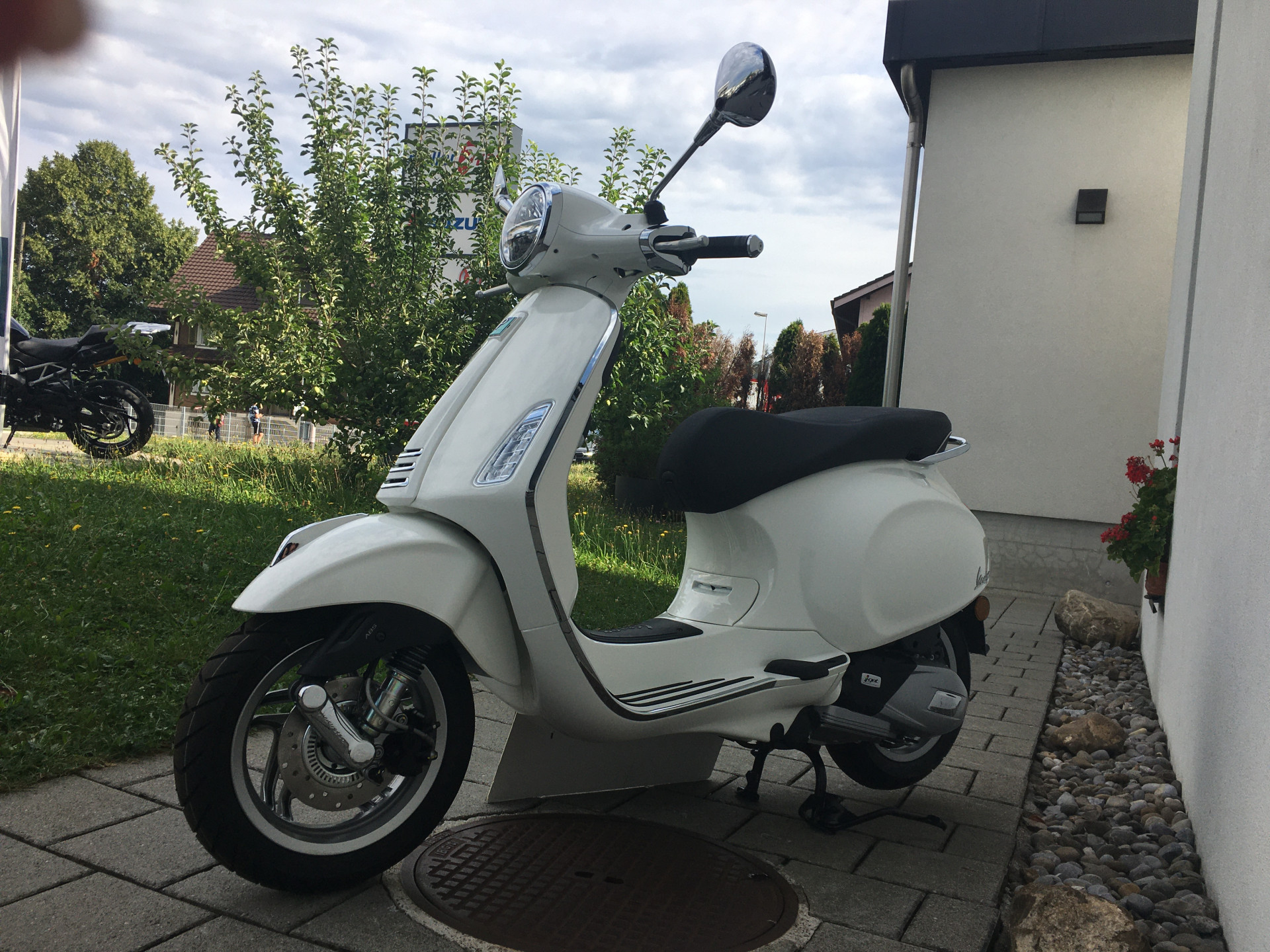 PIAGGIO Vespa Primavera 125-showroom-element-3