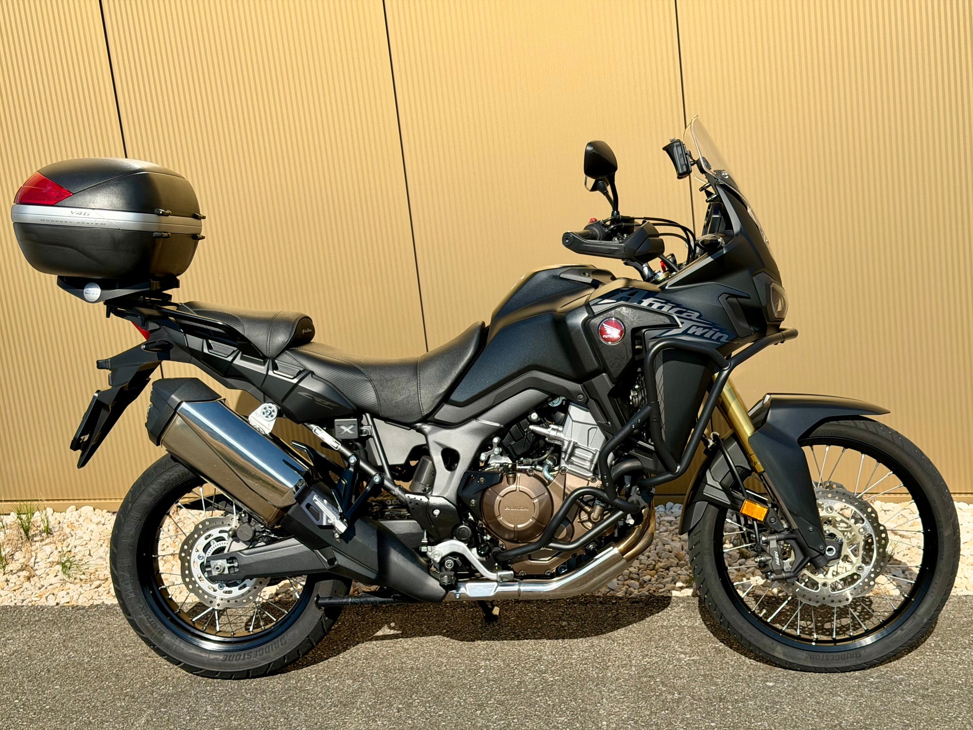 HONDA CRF 1000A Africa Twin-image-3