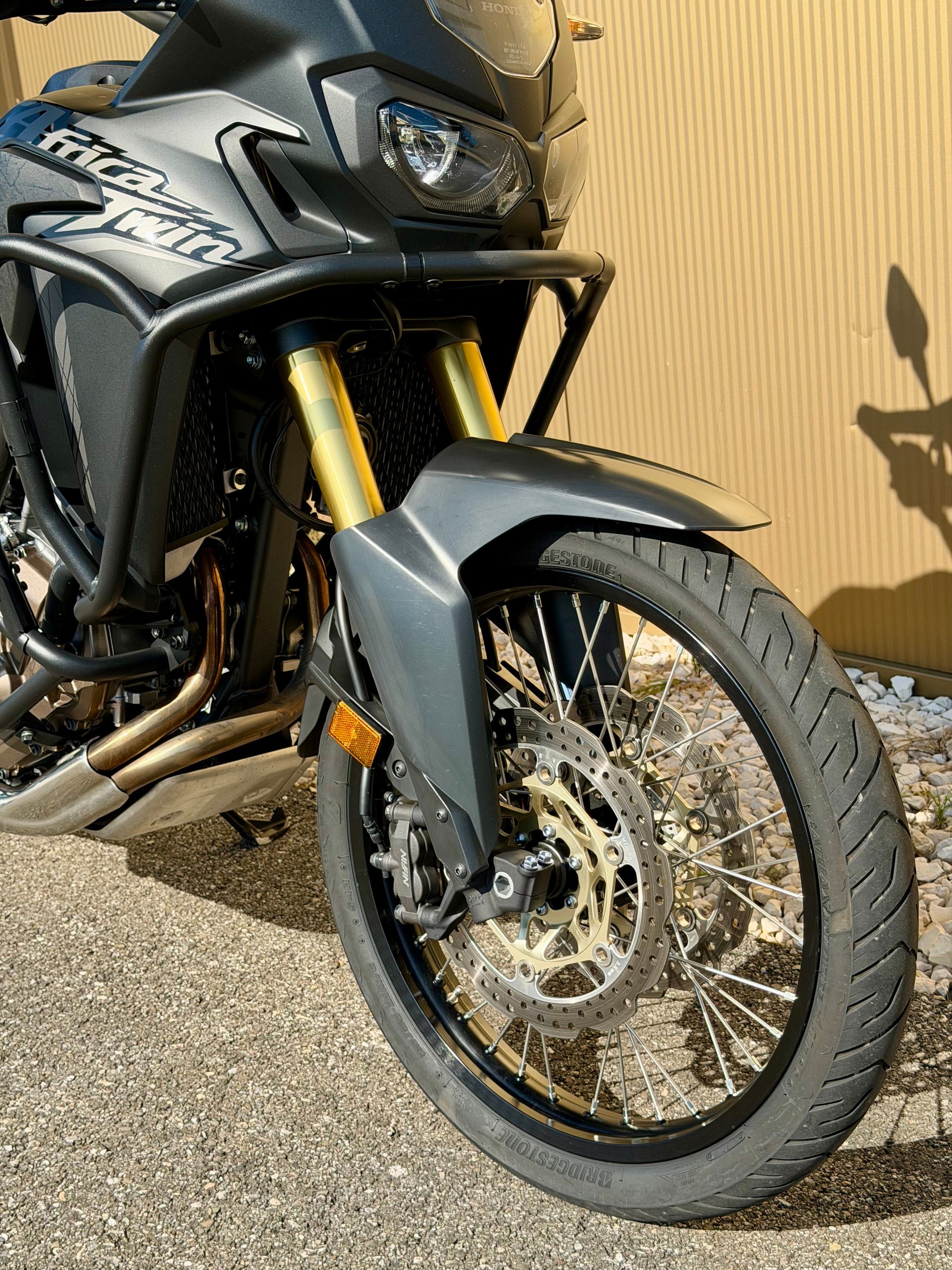 HONDA CRF 1000A Africa Twin-image-1