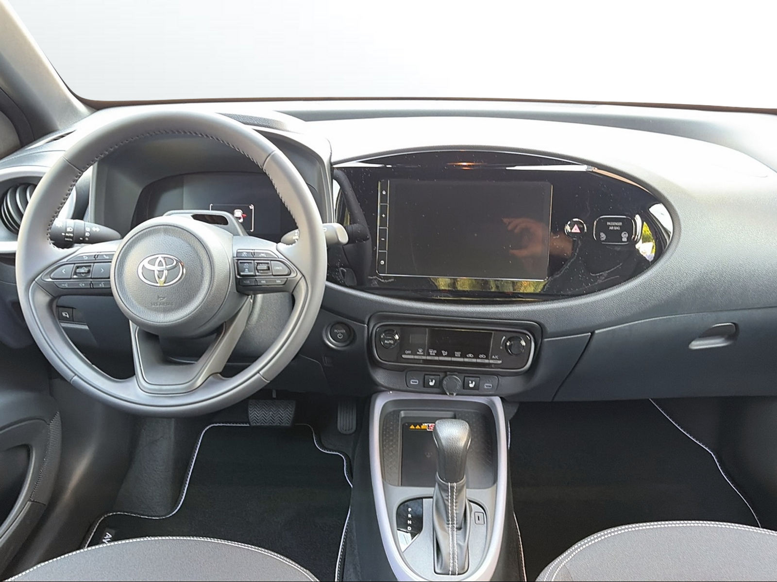 TOYOTA Aygo X 1.5 Trend e-CVT-image-9