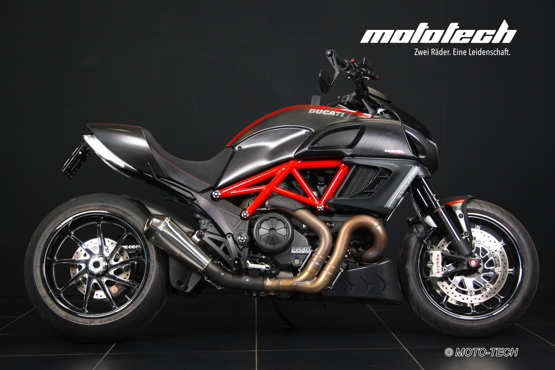 DUCATI Diavel Carbon-image-1