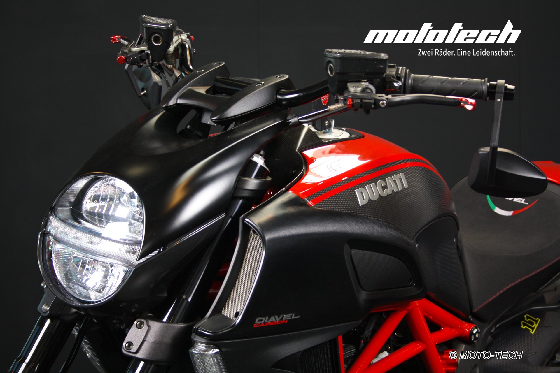 DUCATI Diavel Carbon-image-6